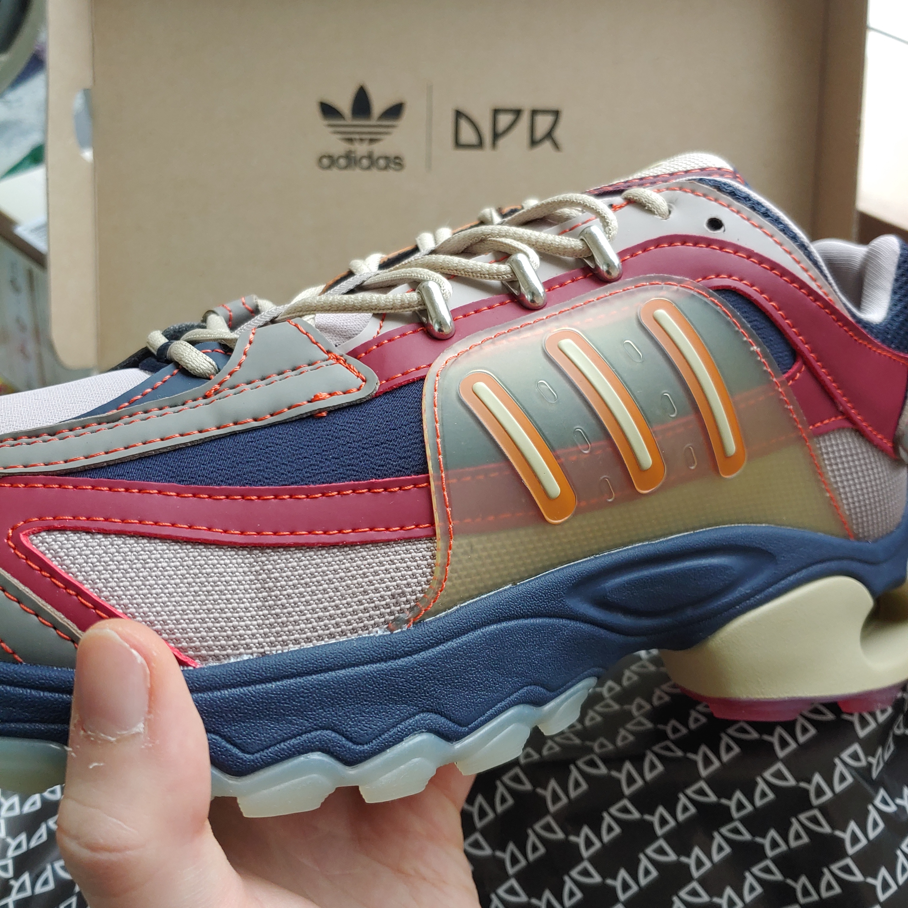 Adidas x DPR Thesia Sync Pack Grey Red 착용 스타일