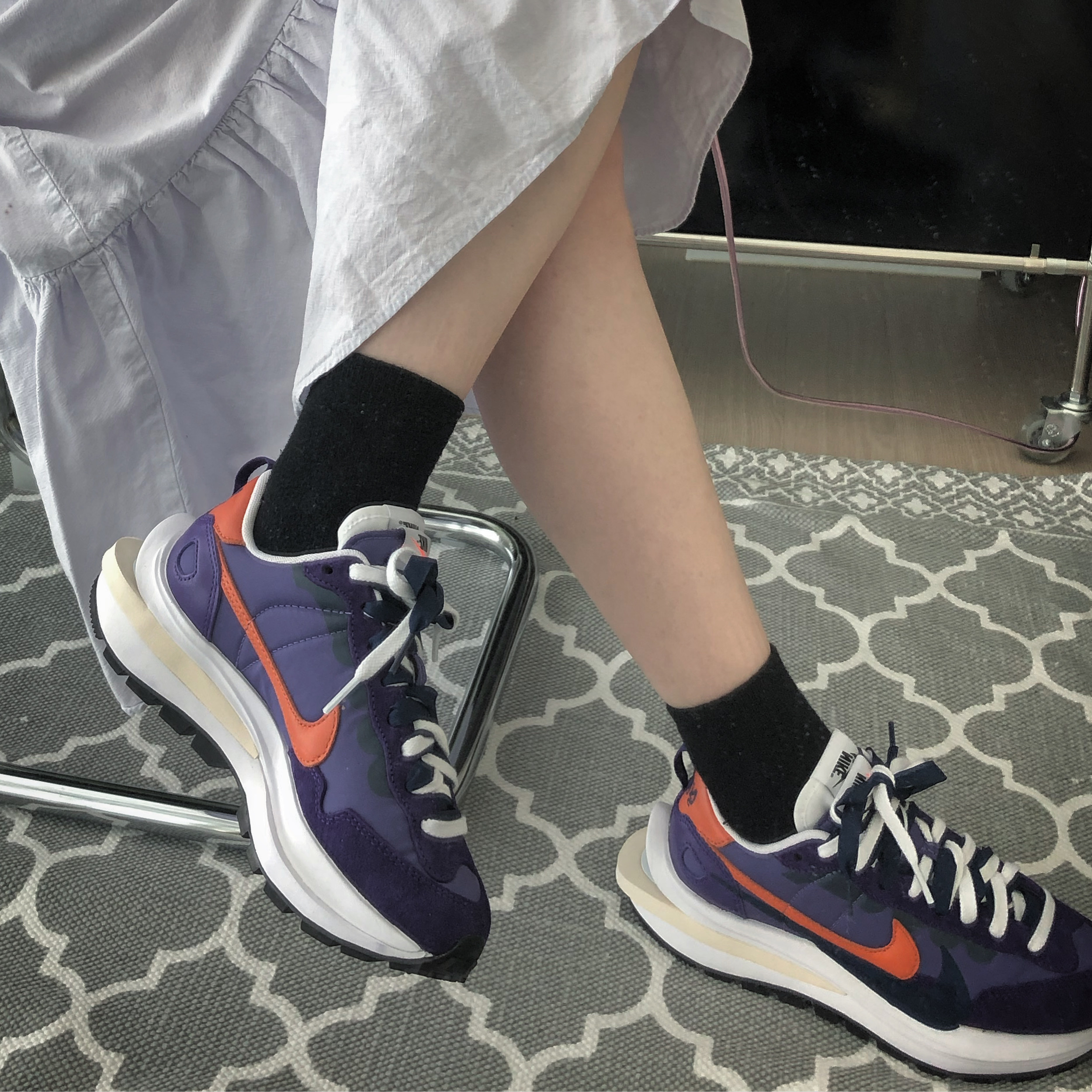 Nike x Sacai VaporWaffle Dark Iris 착용 스타일 - 2