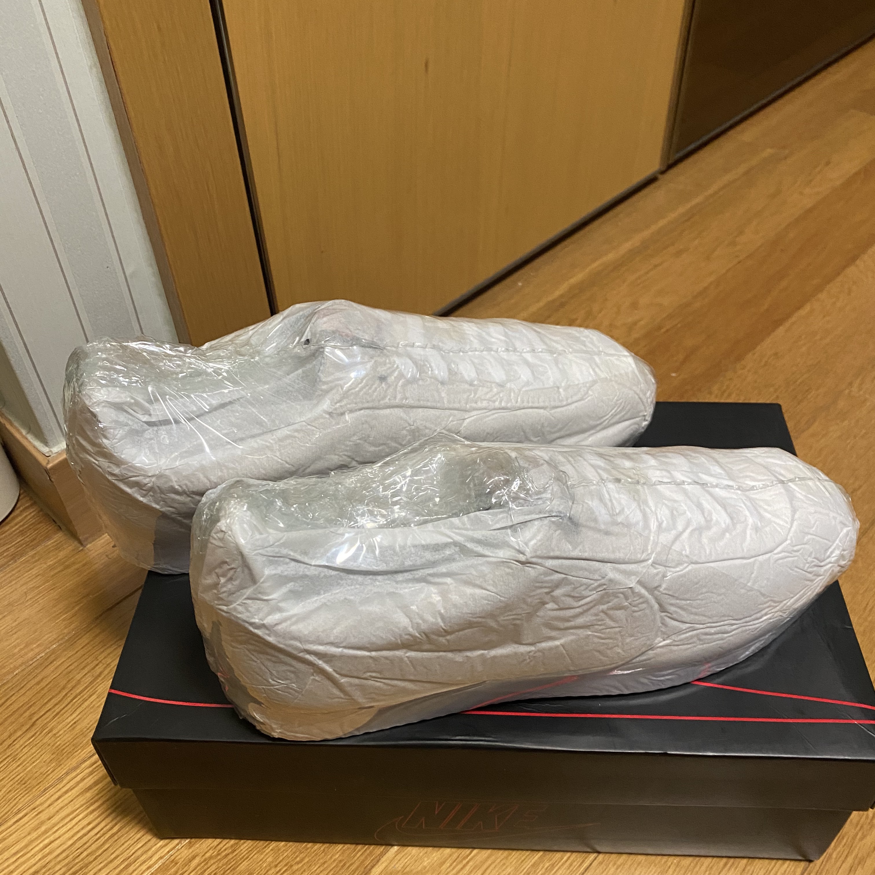 Nike x Stranger Things Classic Cortez Sail Upside Down Pack 착용 스타일 - 5