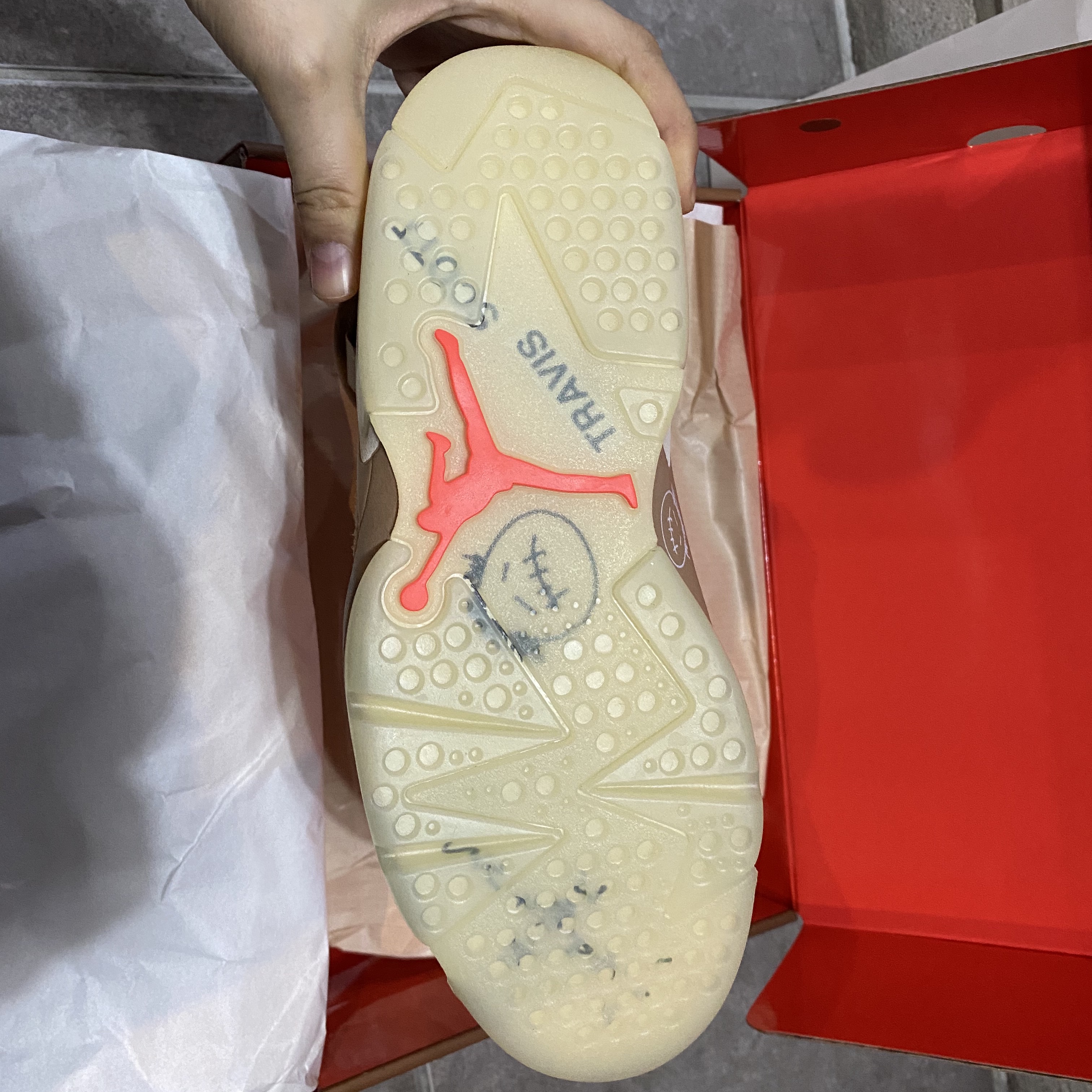 Jordan 6 x Travis Scott Retro SP British Khaki 착용 스타일 - 3
