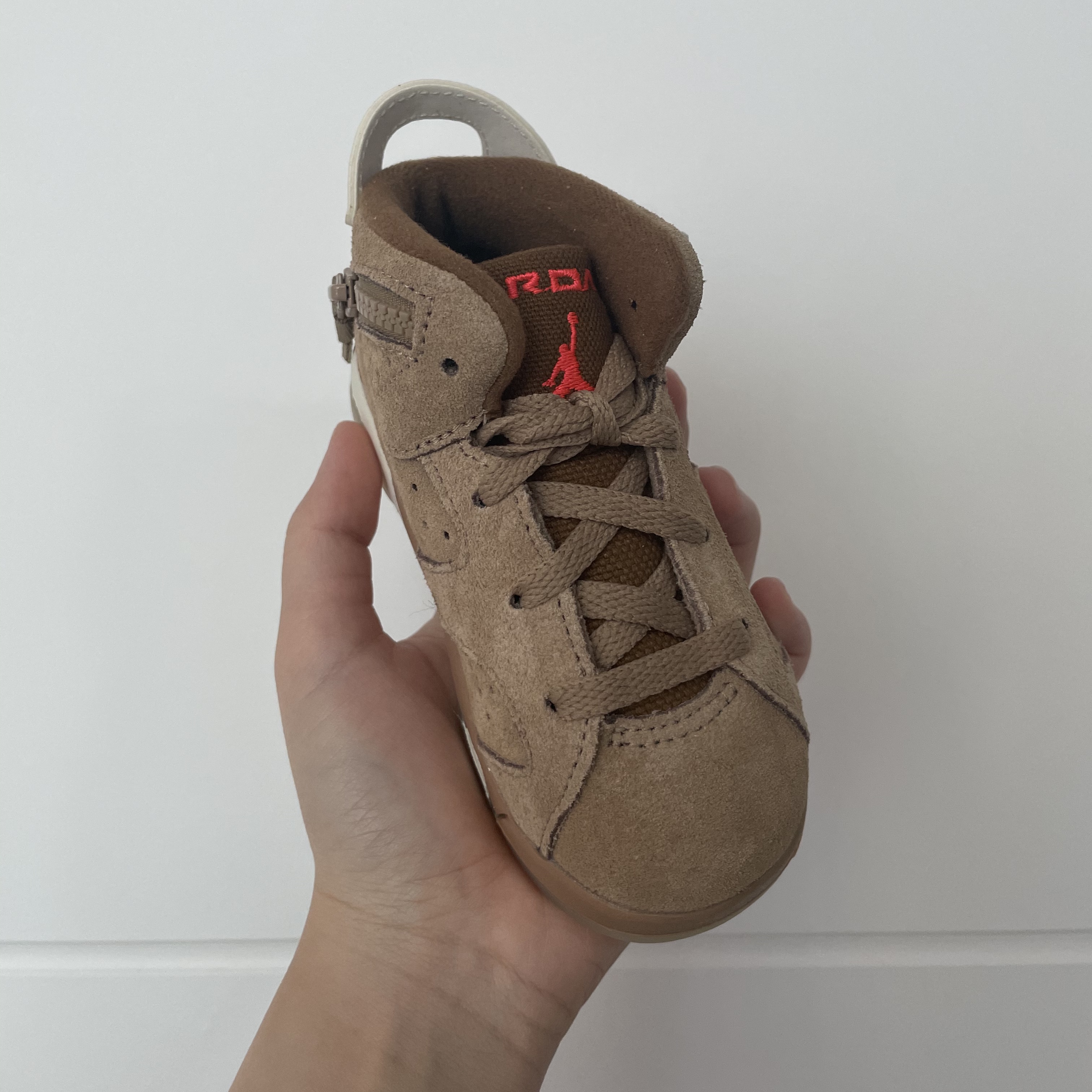 (TD) Jordan 6 x Travis Scott Retro SP British Khaki, Jordan 6 x Travis Scott Retro SP British Khaki 착용 스타일 - 3