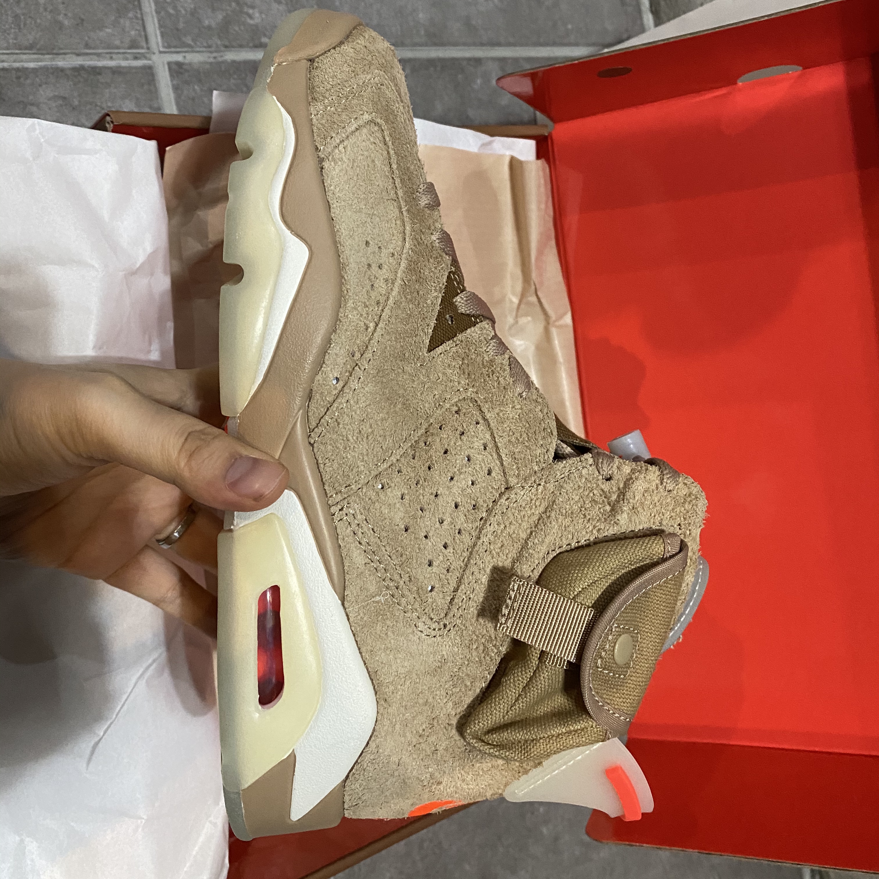Jordan 6 x Travis Scott Retro SP British Khaki 착용 스타일 - 4