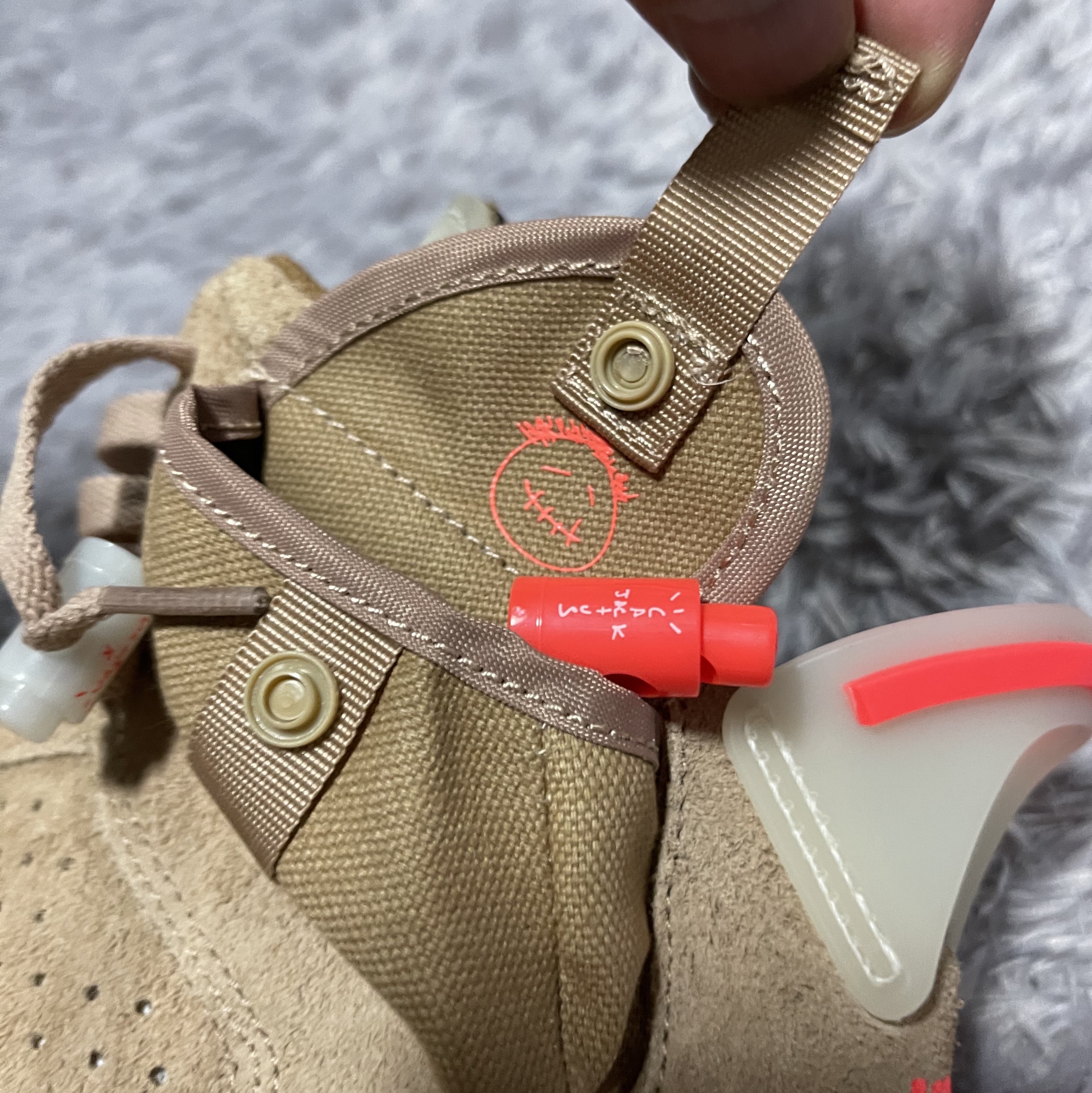 Jordan 6 x Travis Scott Retro SP British Khaki 착용 스타일 - 3