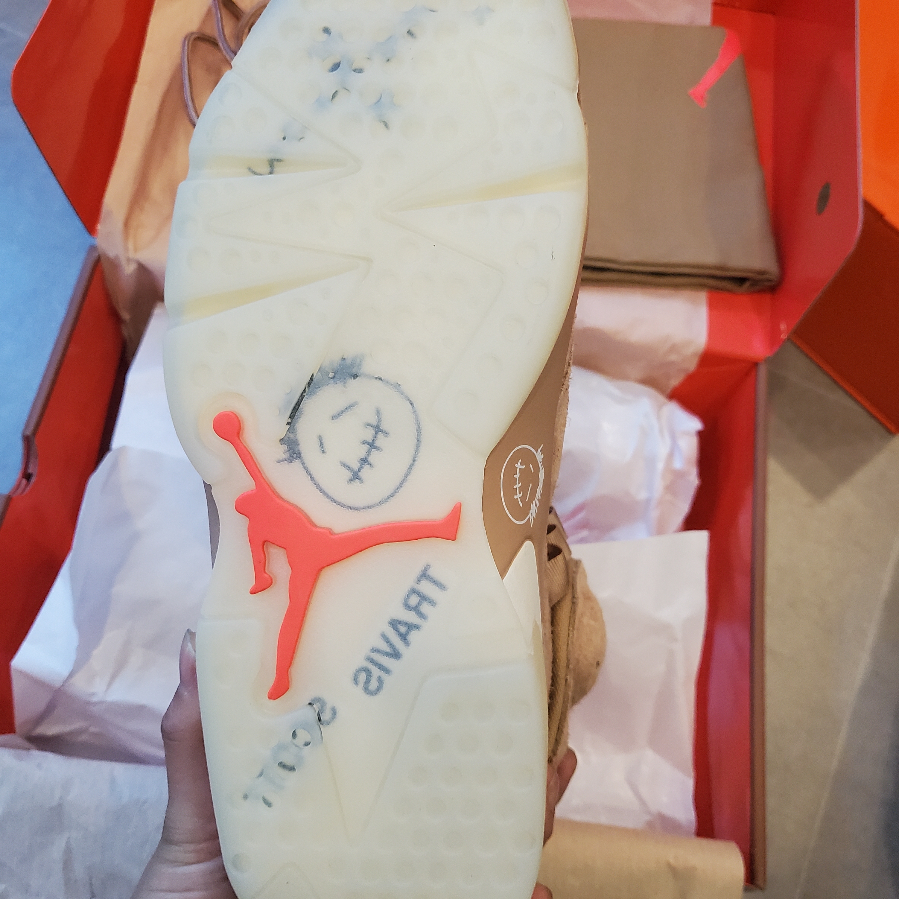 Jordan 6 x Travis Scott Retro SP British Khaki 착용 스타일 - 2