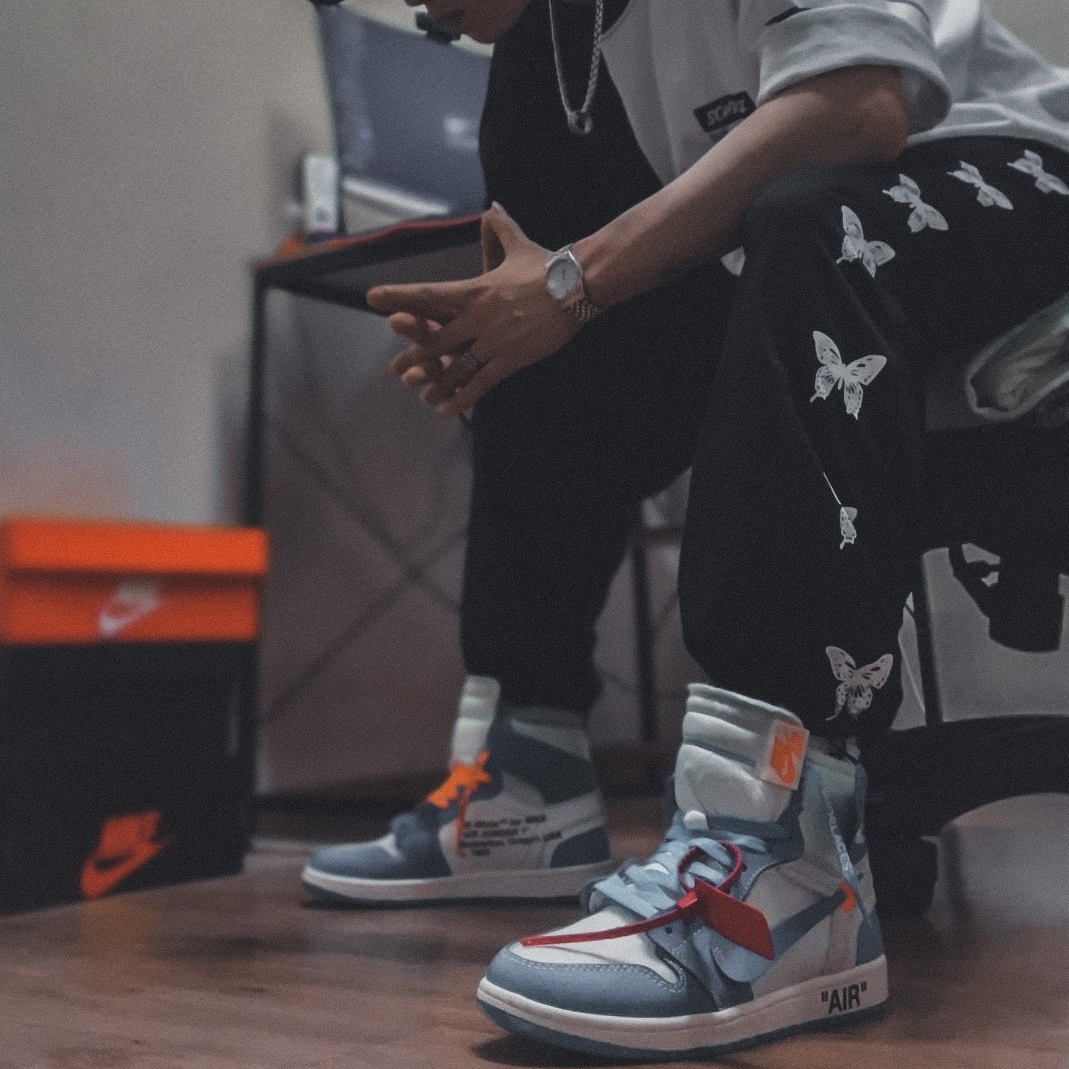 Jordan 1 x Off-White Retro High University Blue 착용 스타일