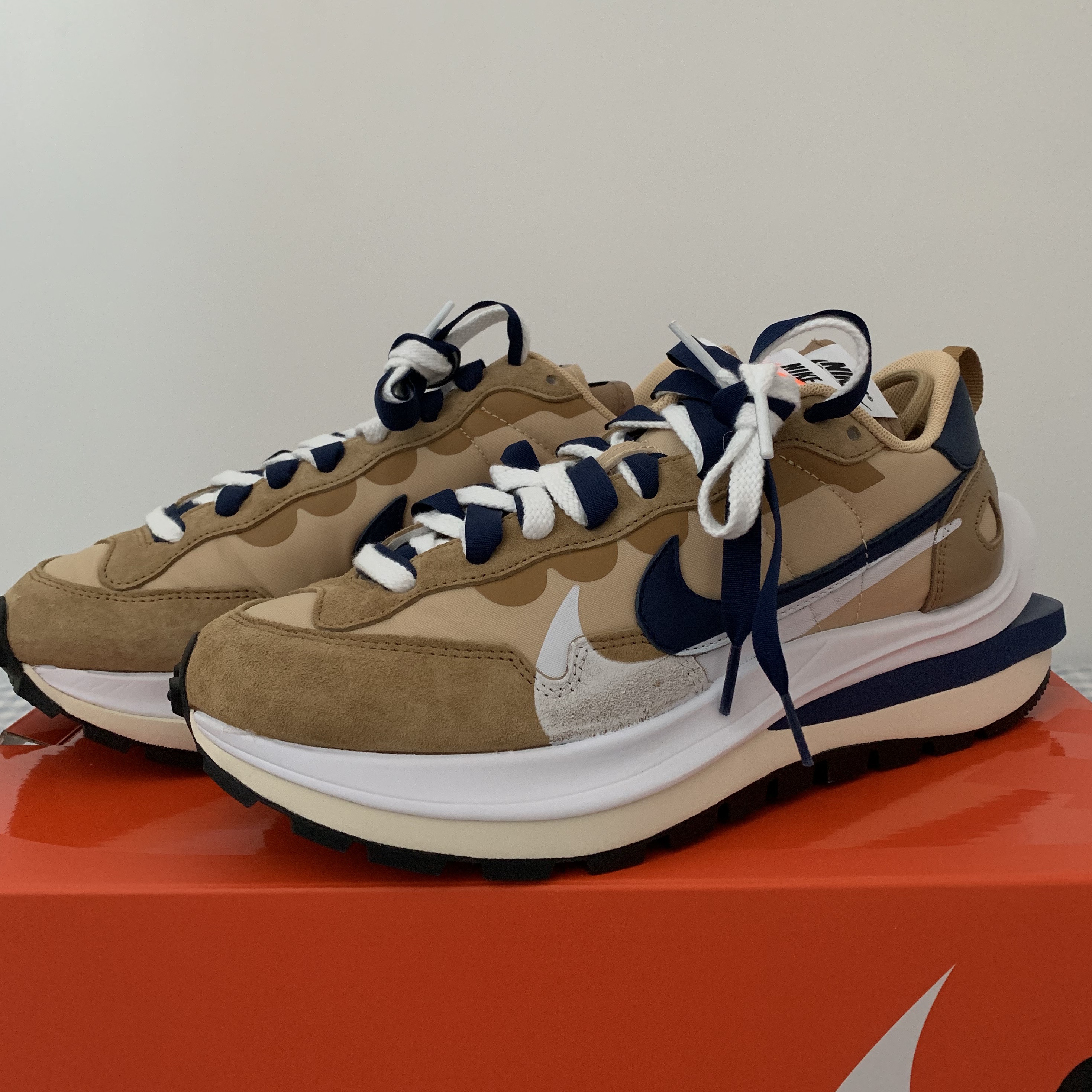 Nike x Sacai VaporWaffle Sesame and Blue Void 착용 스타일