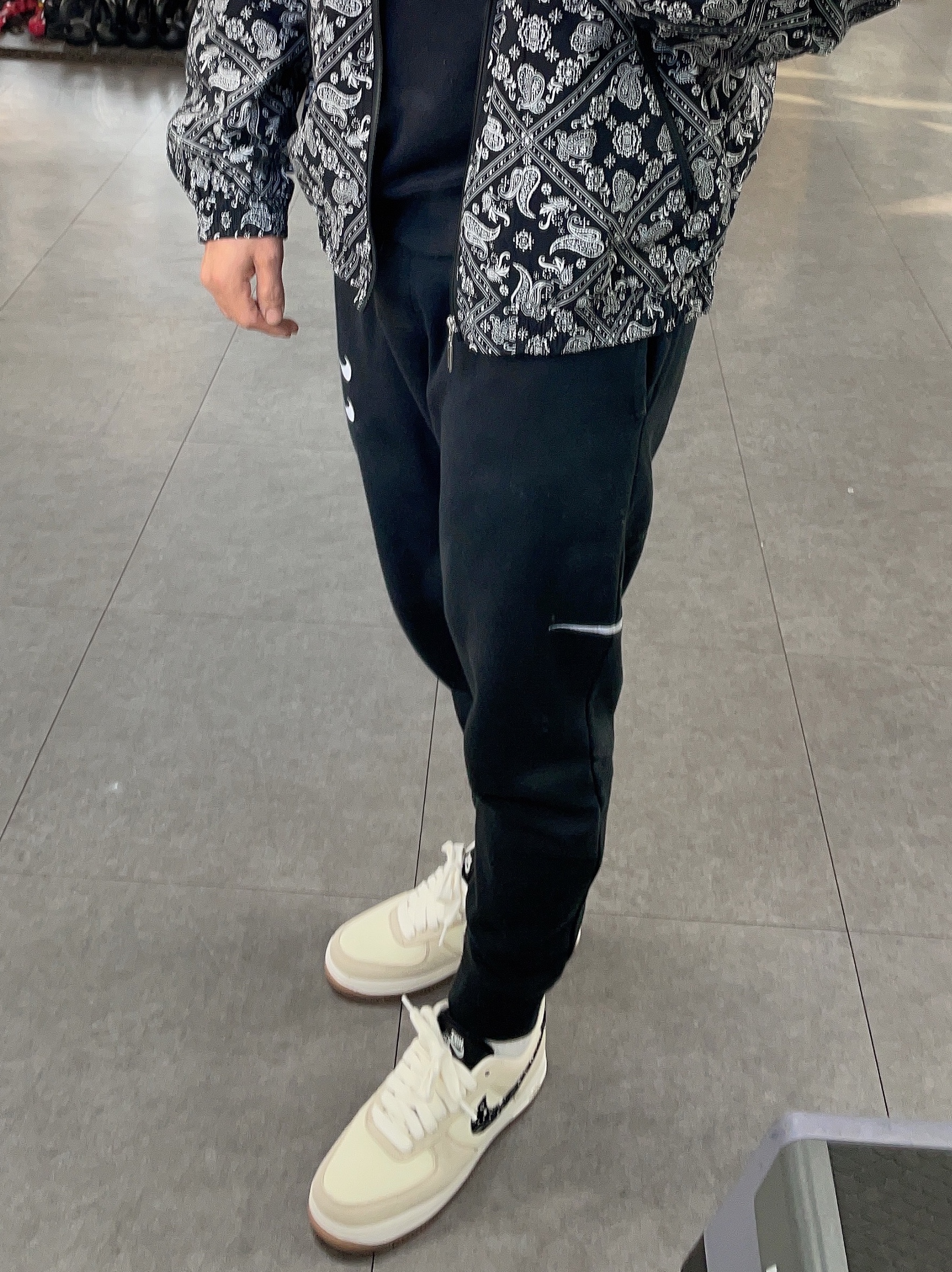 Nike Air Force 1 '07 LV8 Paisley Swoosh, Supreme Bandana Track Pants Black - 18SS 착용 스타일 - 2