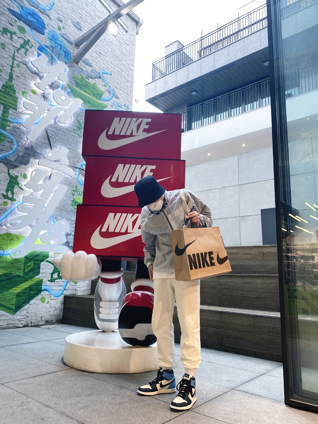 Nike x Kim Jones Reversible Wind Breaker Navy - Asia, Jordan 1 Retro High Obsidian UNC 착용 스타일