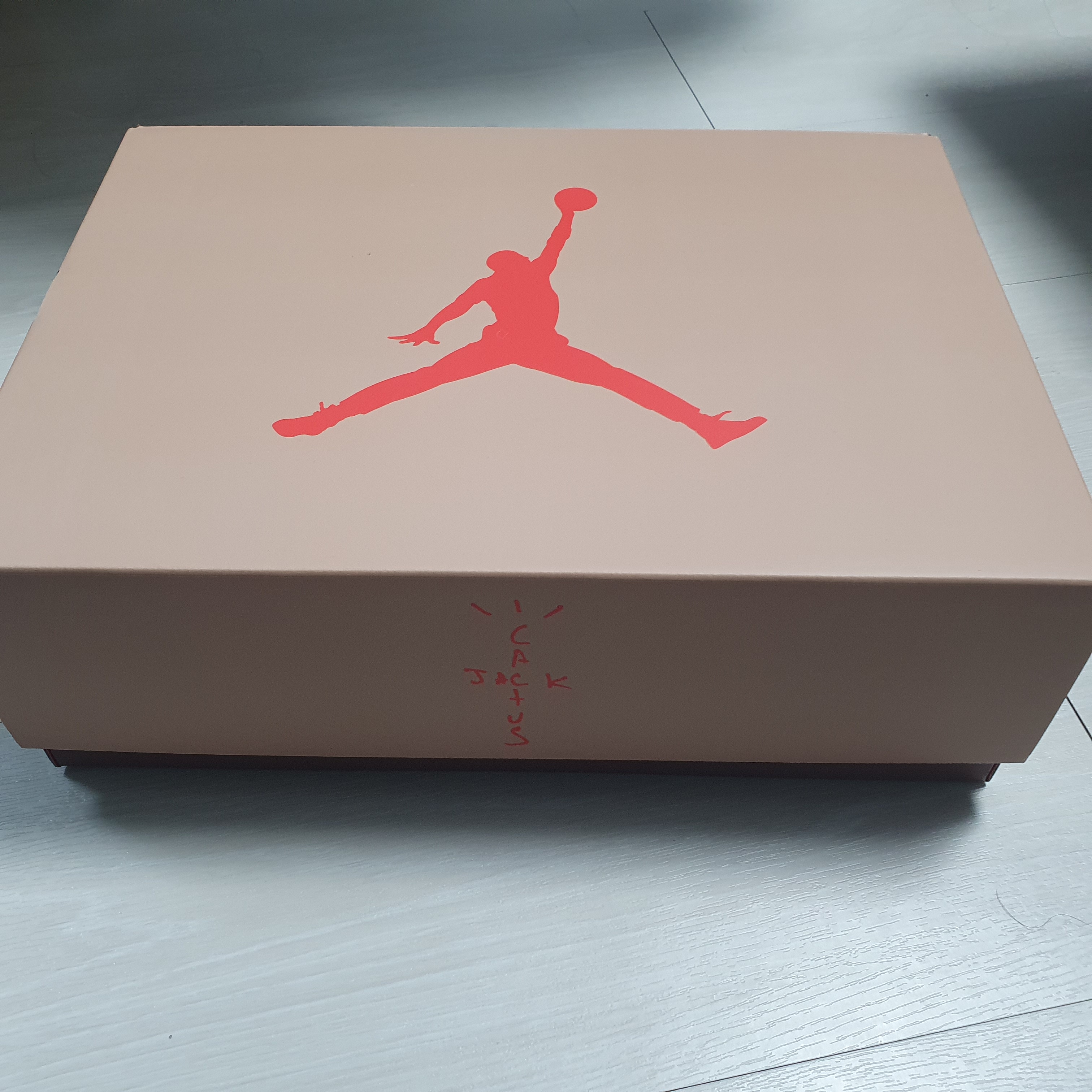 Jordan 6 x Travis Scott Retro SP British Khaki 착용 스타일 - 1