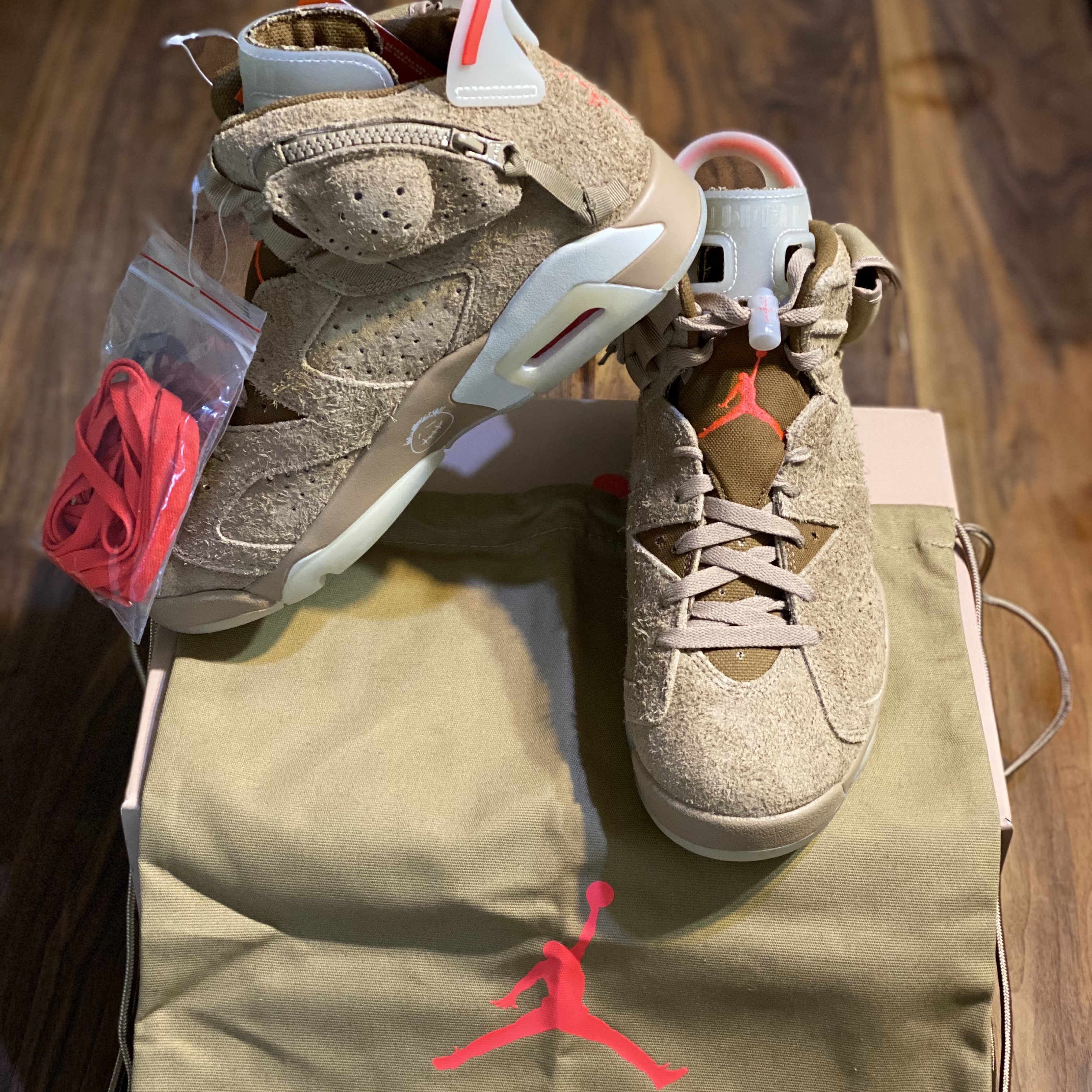 Jordan 6 x Travis Scott Retro SP British Khaki 착용 스타일 - 3