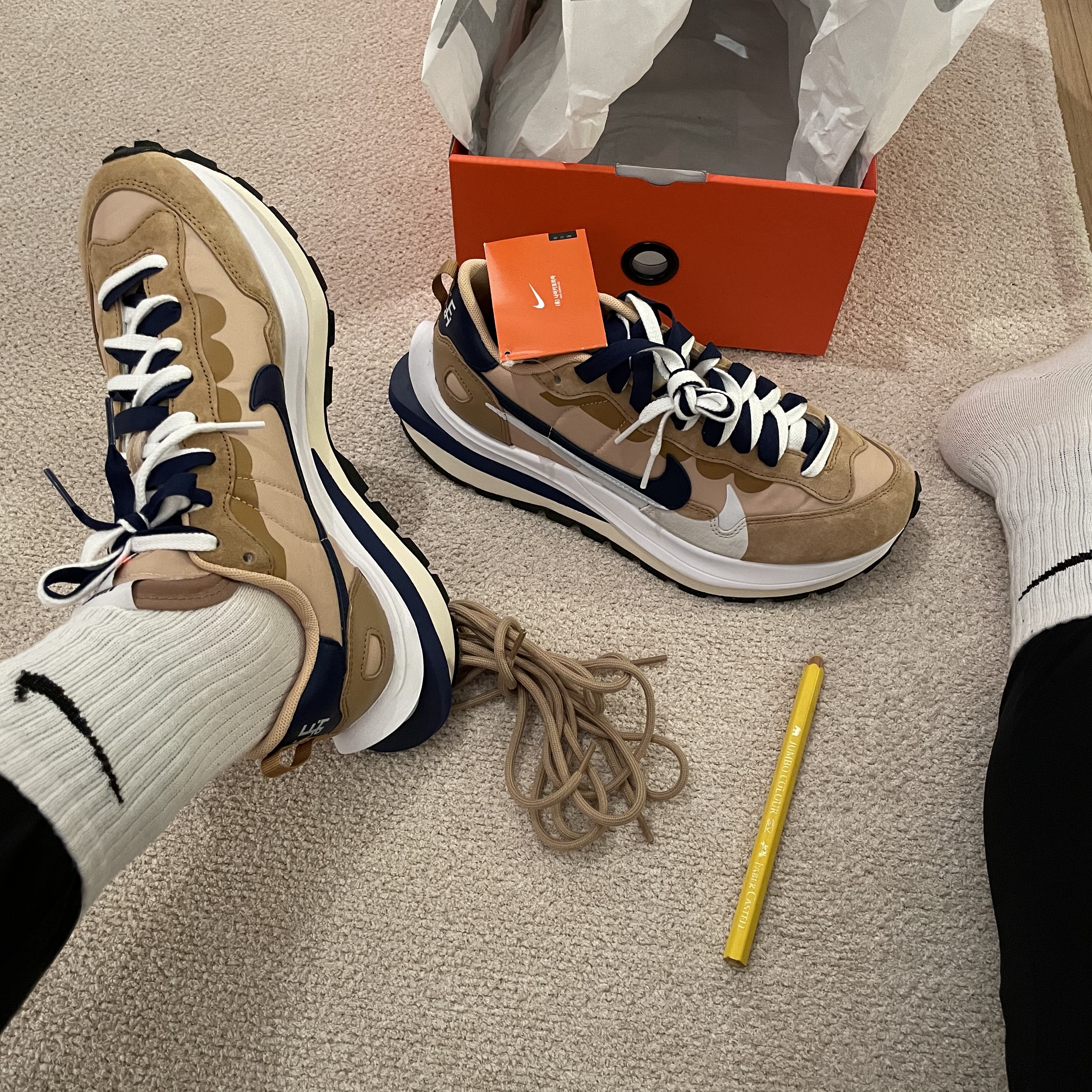 Nike x Sacai VaporWaffle Sesame and Blue Void 착용 스타일 - 1