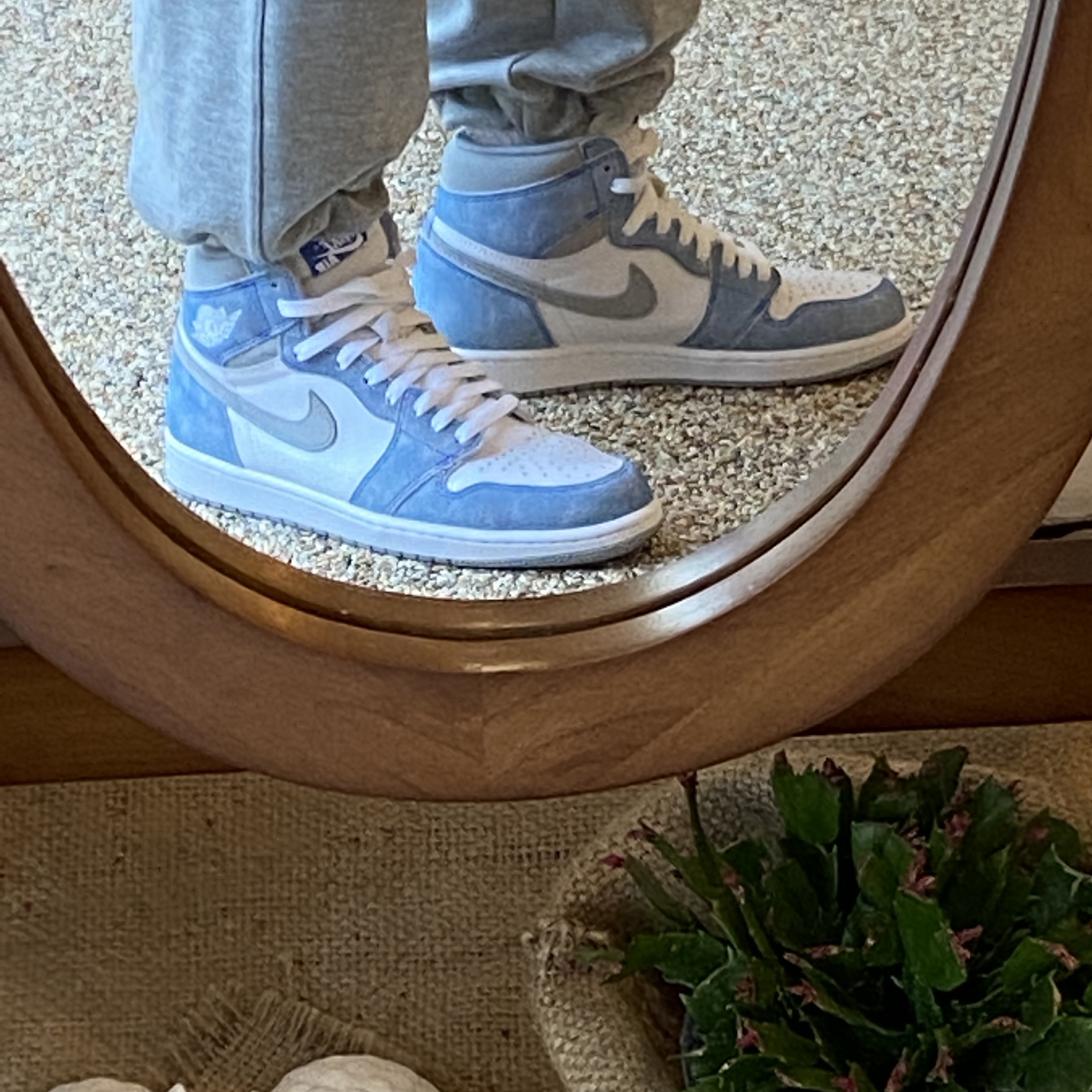 Jordan 1 Retro High OG Hyper Royal 착용 스타일 - 2