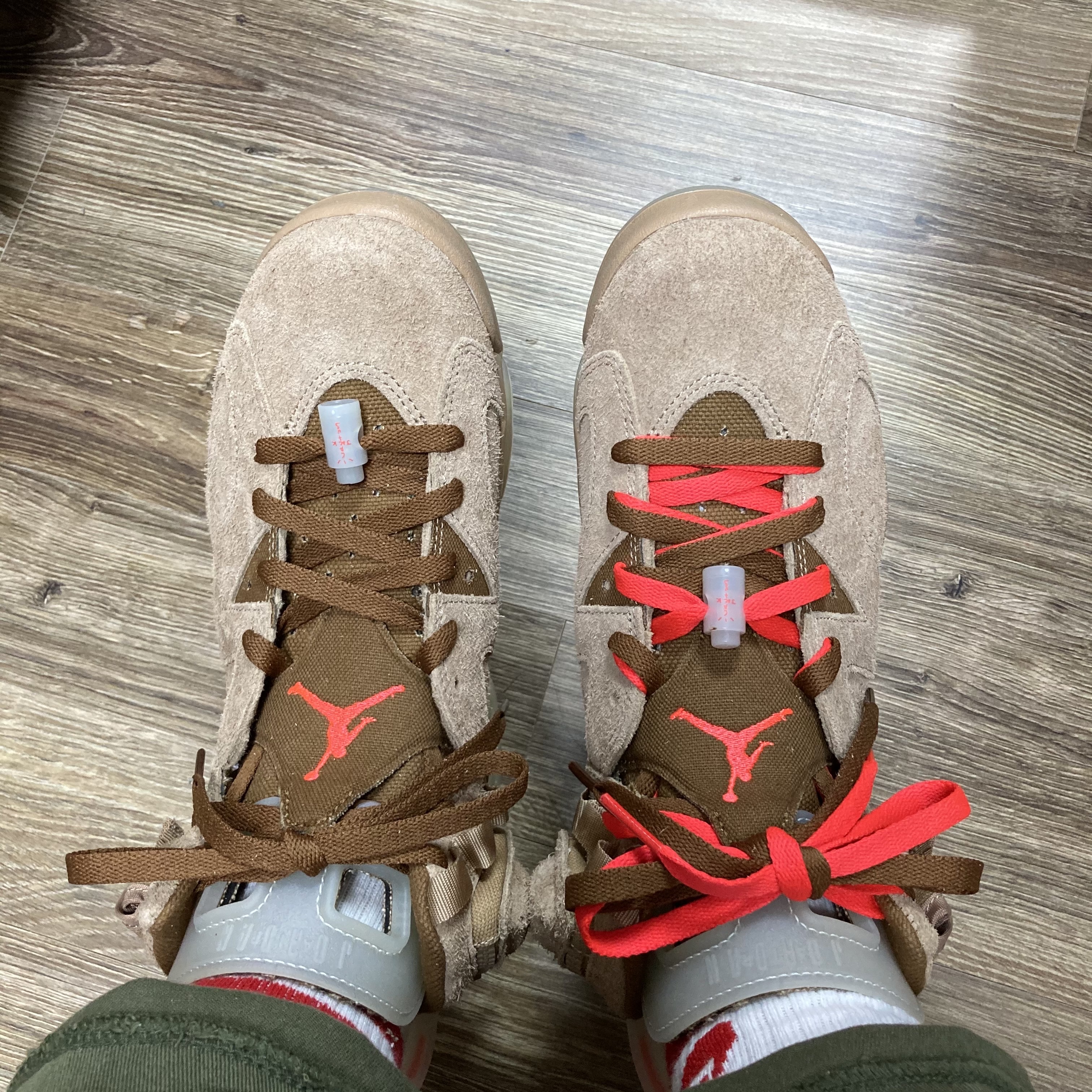 Jordan 6 x Travis Scott Retro SP British Khaki 착용 스타일 - 2
