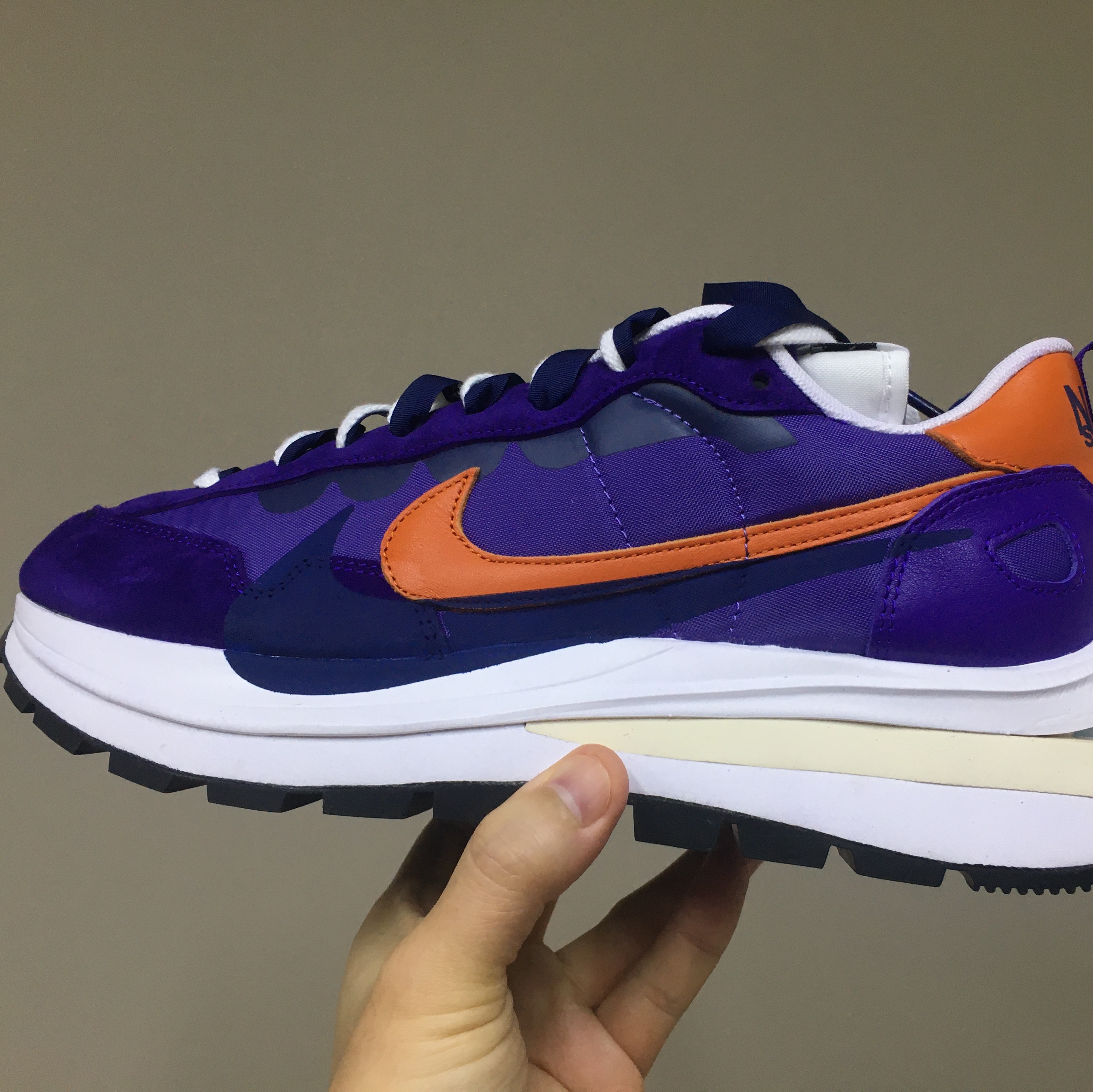 Nike x Sacai VaporWaffle Dark Iris 착용 스타일 - 1