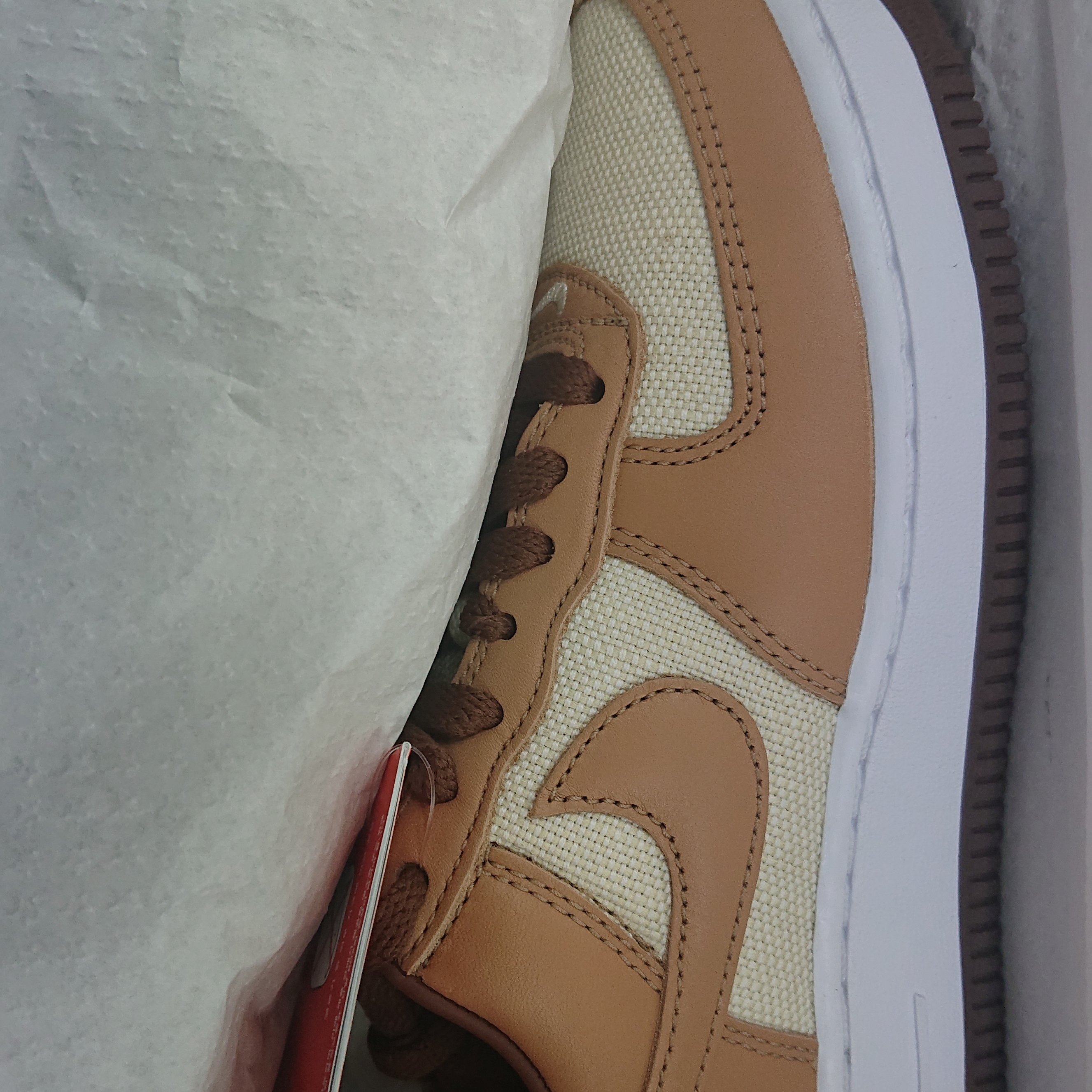 Nike Air Force 1 Low QS Acorn 2021 착용 스타일 - 1