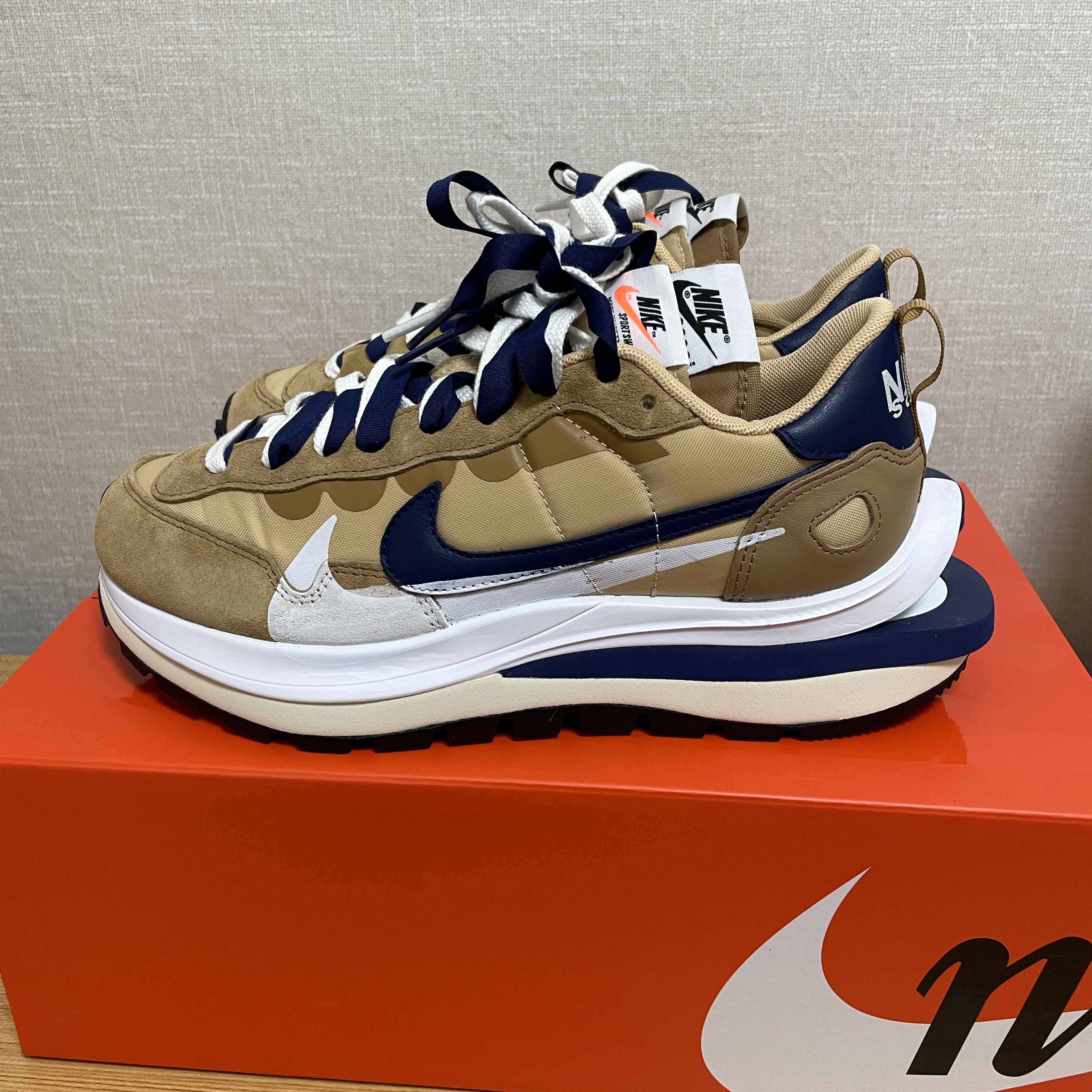 Nike x Sacai VaporWaffle Sesame and Blue Void 착용 스타일 - 1