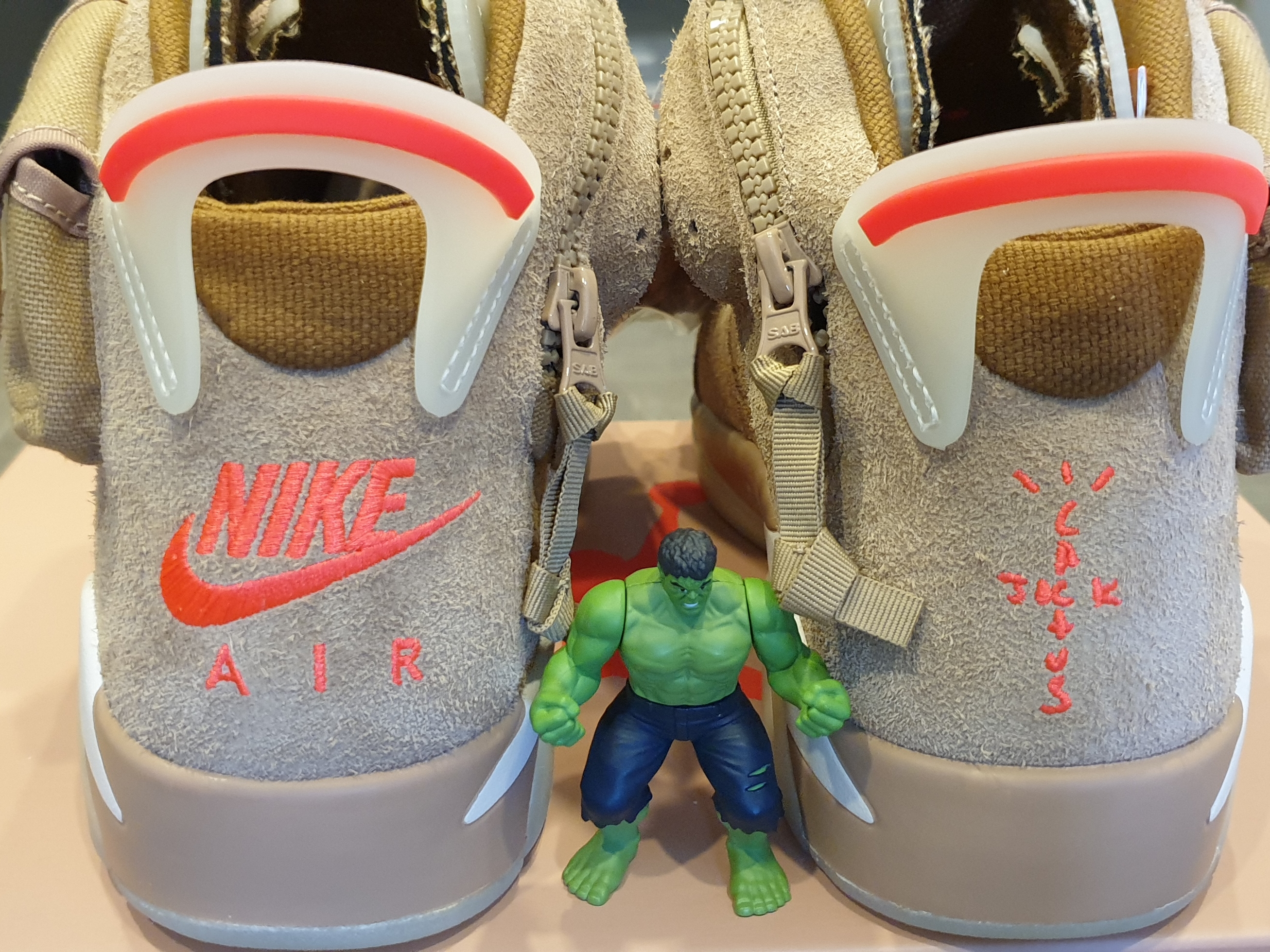 Jordan 6 x Travis Scott Retro SP British Khaki 착용 스타일 - 5