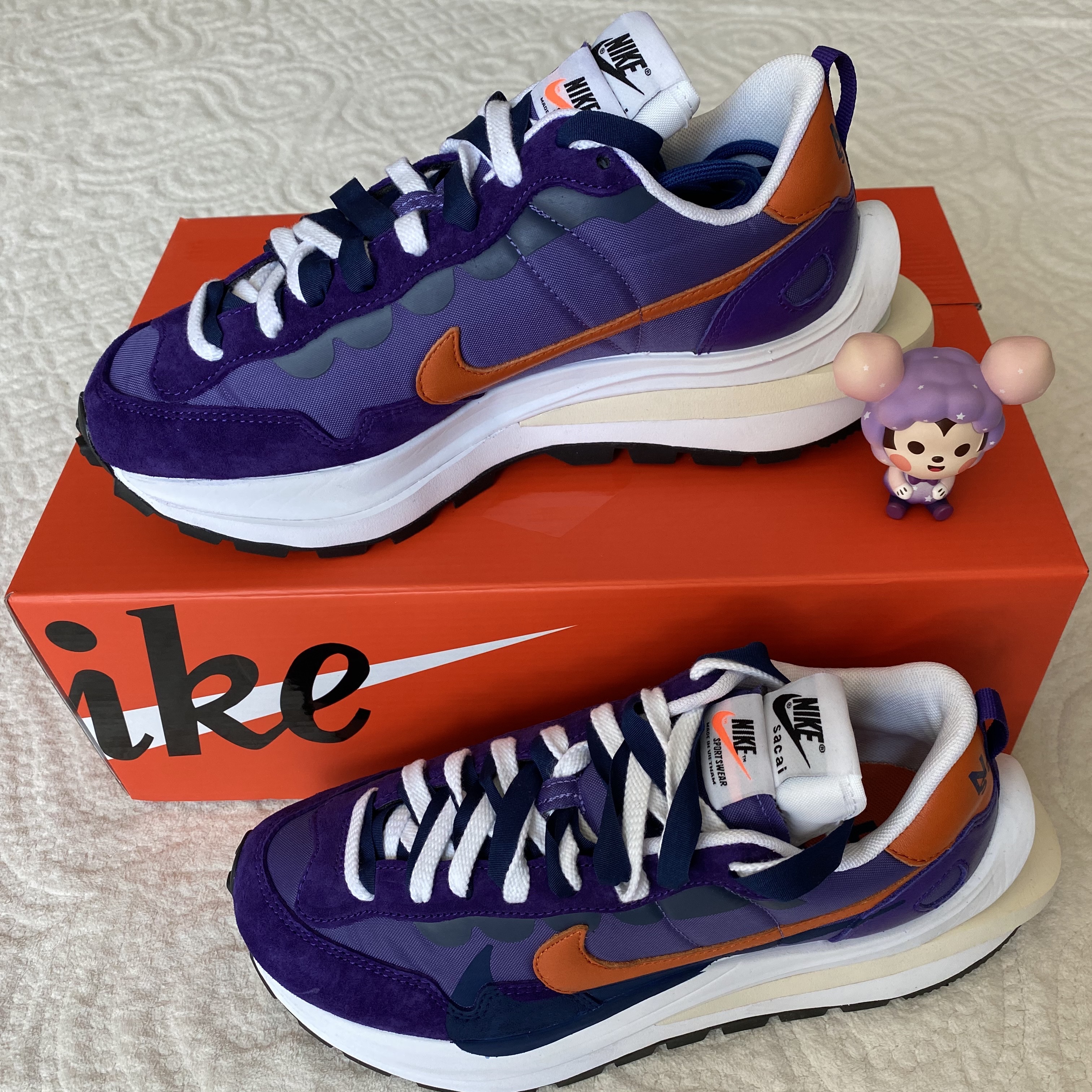 Nike x Sacai VaporWaffle Dark Iris 착용 스타일