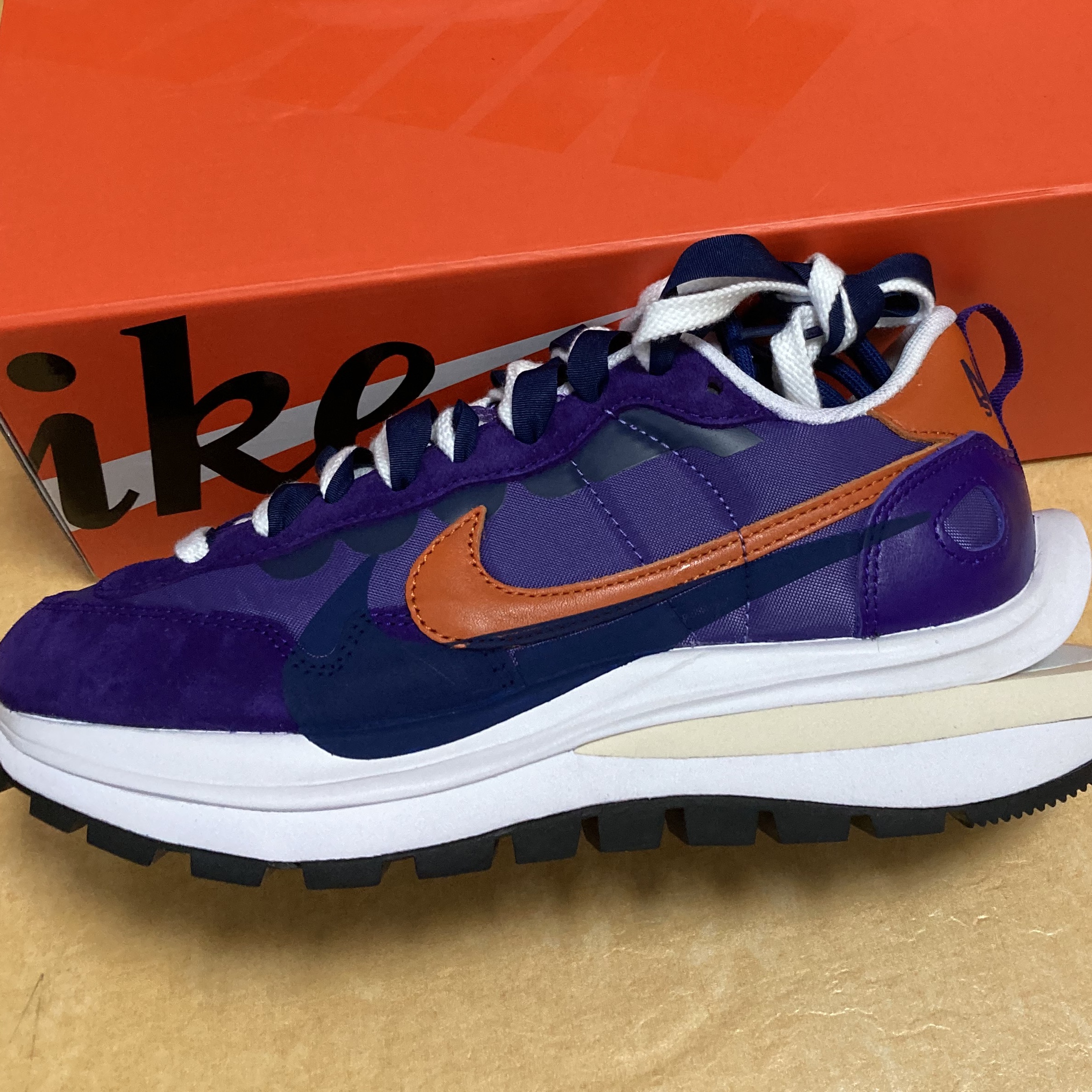 Nike x Sacai VaporWaffle Dark Iris 착용 스타일 - 2