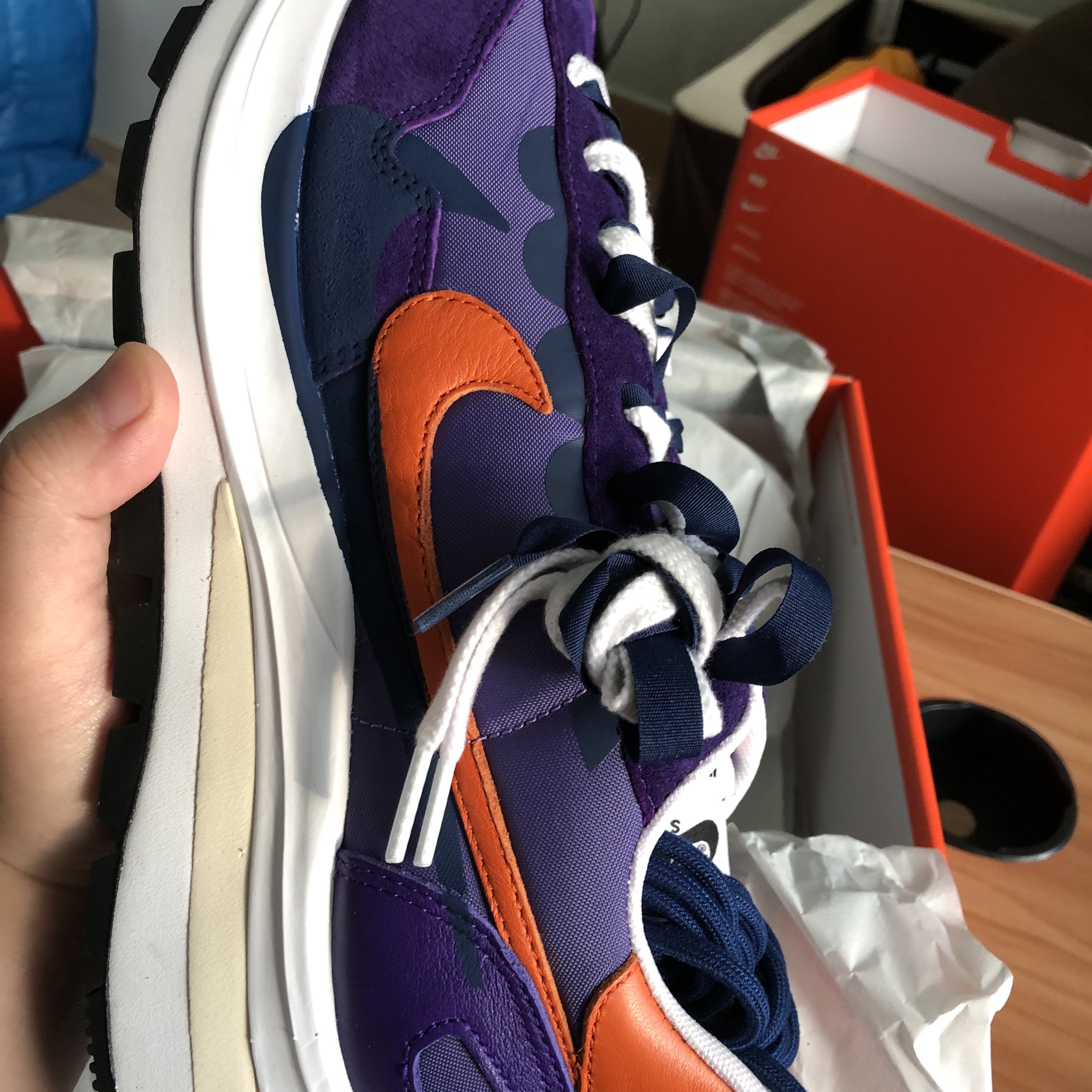Nike x Sacai VaporWaffle Dark Iris 착용 스타일 - 2