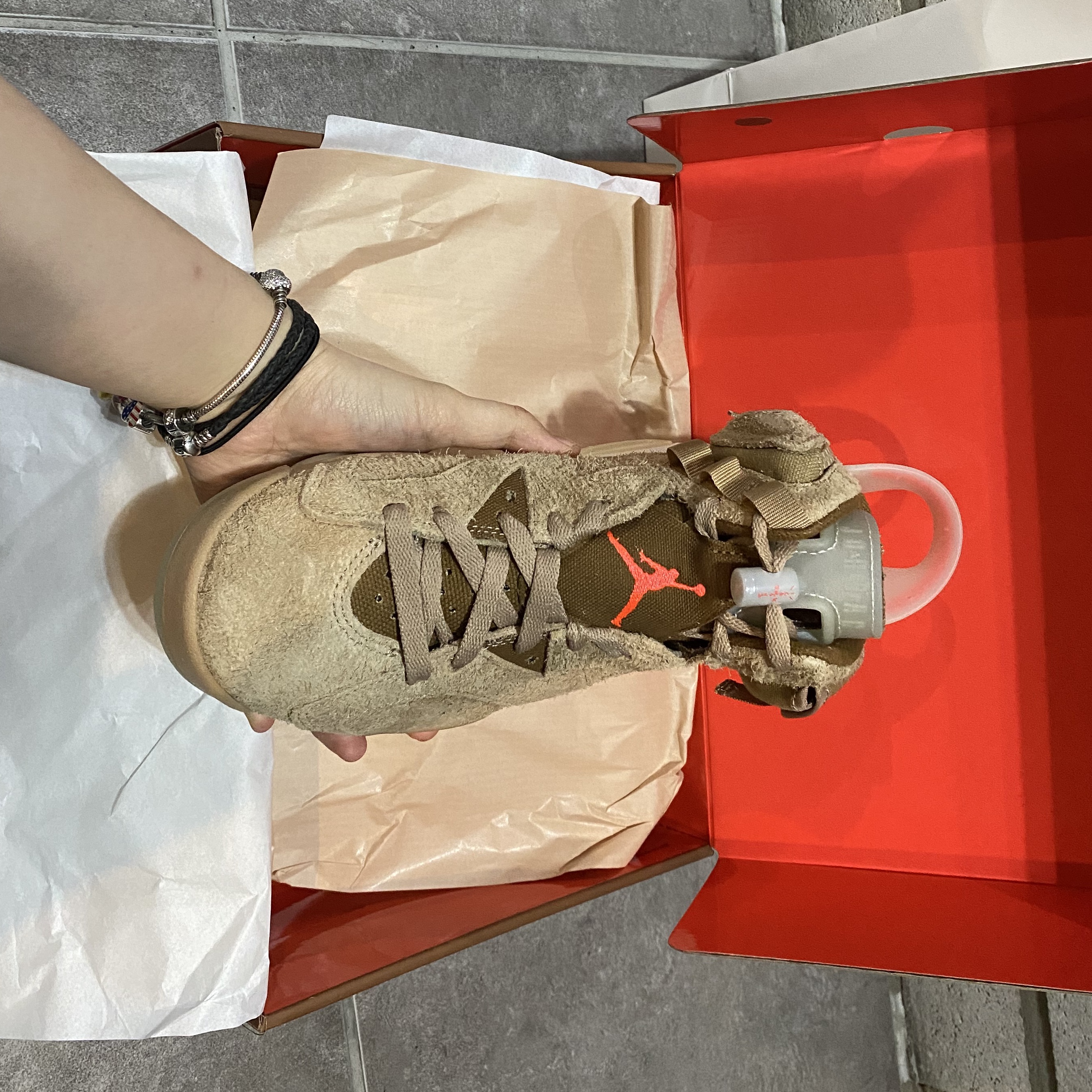 Jordan 6 x Travis Scott Retro SP British Khaki 착용 스타일 - 2
