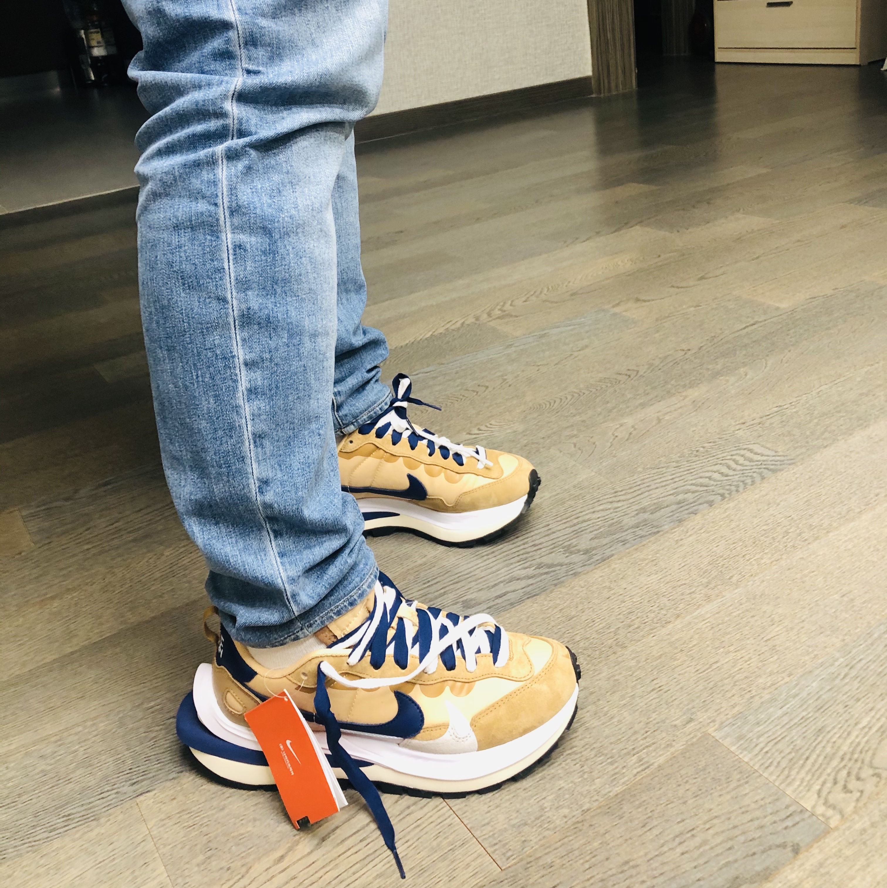 Nike x Sacai VaporWaffle Sesame and Blue Void 착용 스타일 - 2