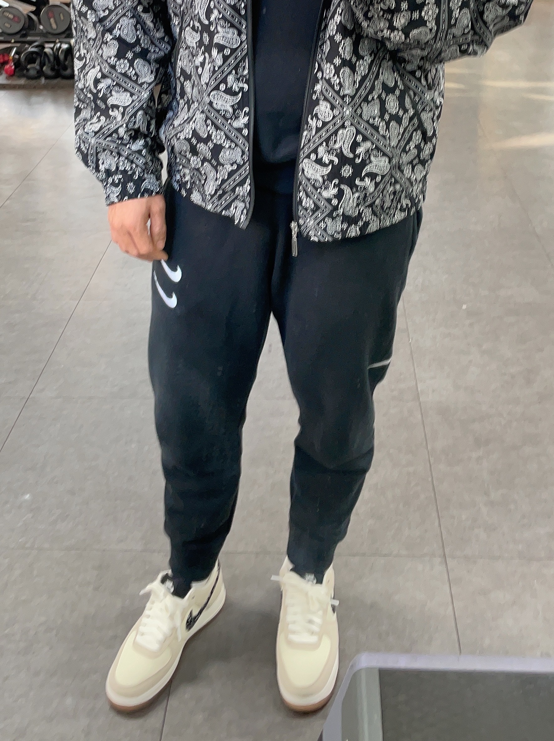 Nike Air Force 1 '07 LV8 Paisley Swoosh, Supreme Bandana Track Pants Black - 18SS 착용 스타일 - 1