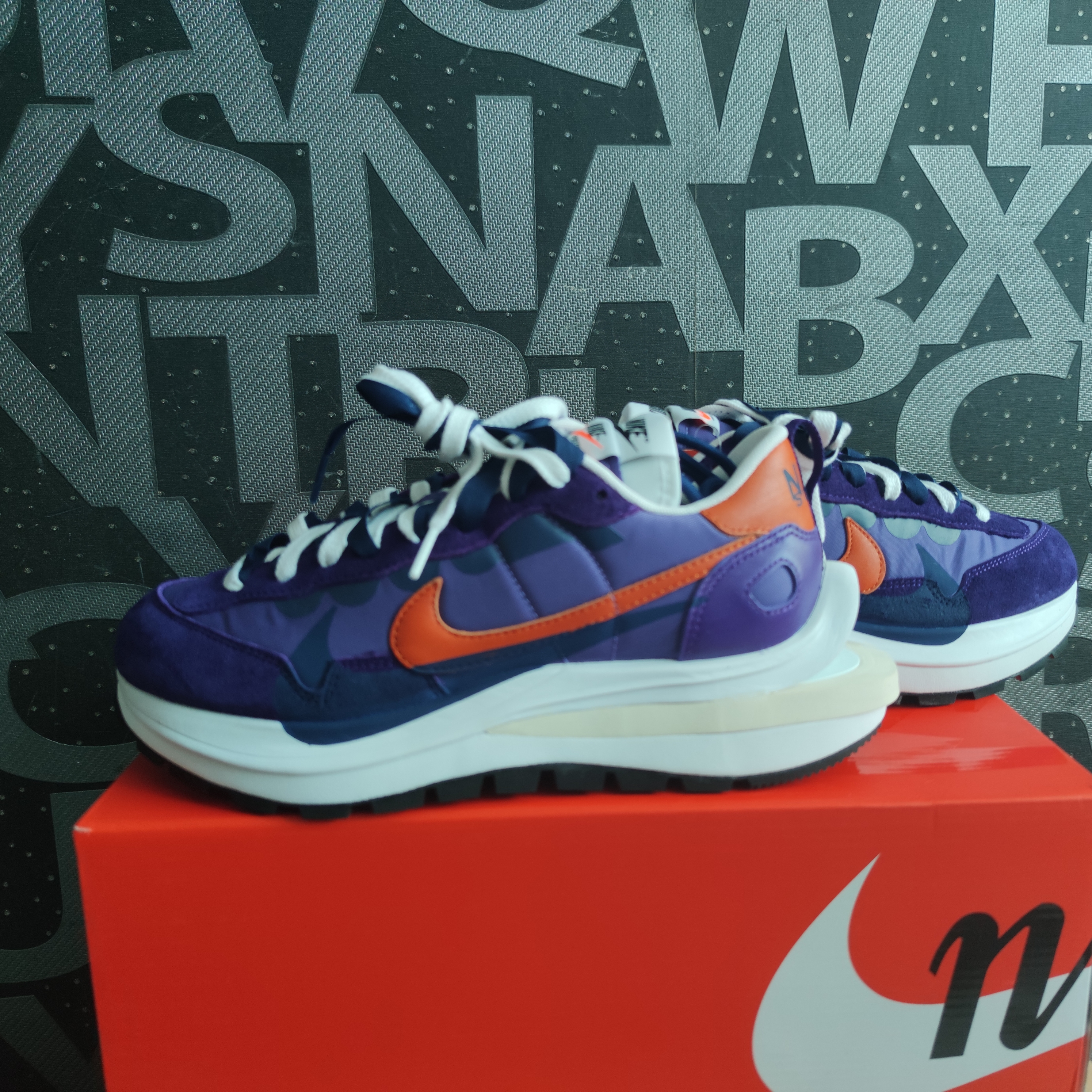 Nike x Sacai VaporWaffle Dark Iris 착용 스타일 - 1