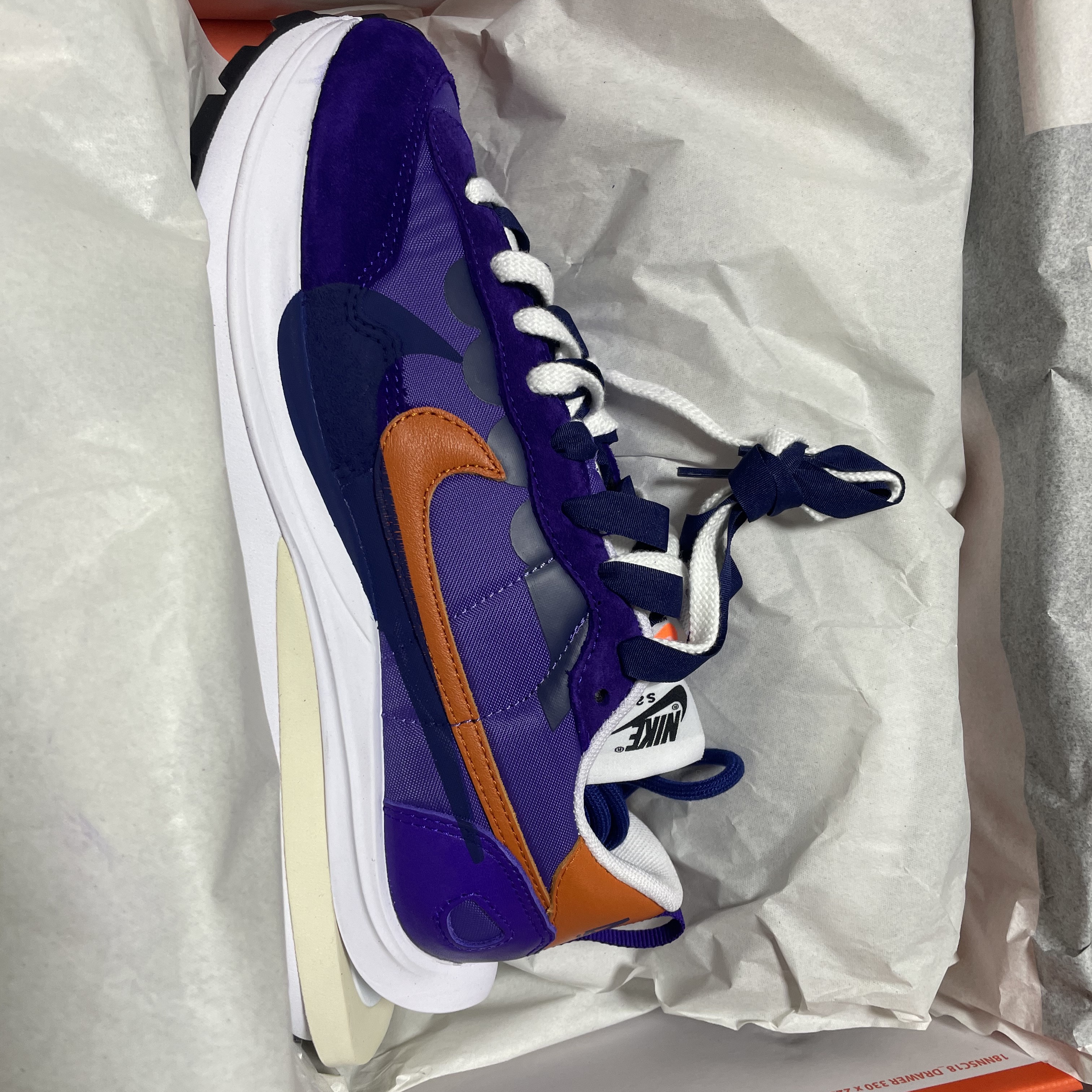 Nike x Sacai VaporWaffle Dark Iris 착용 스타일