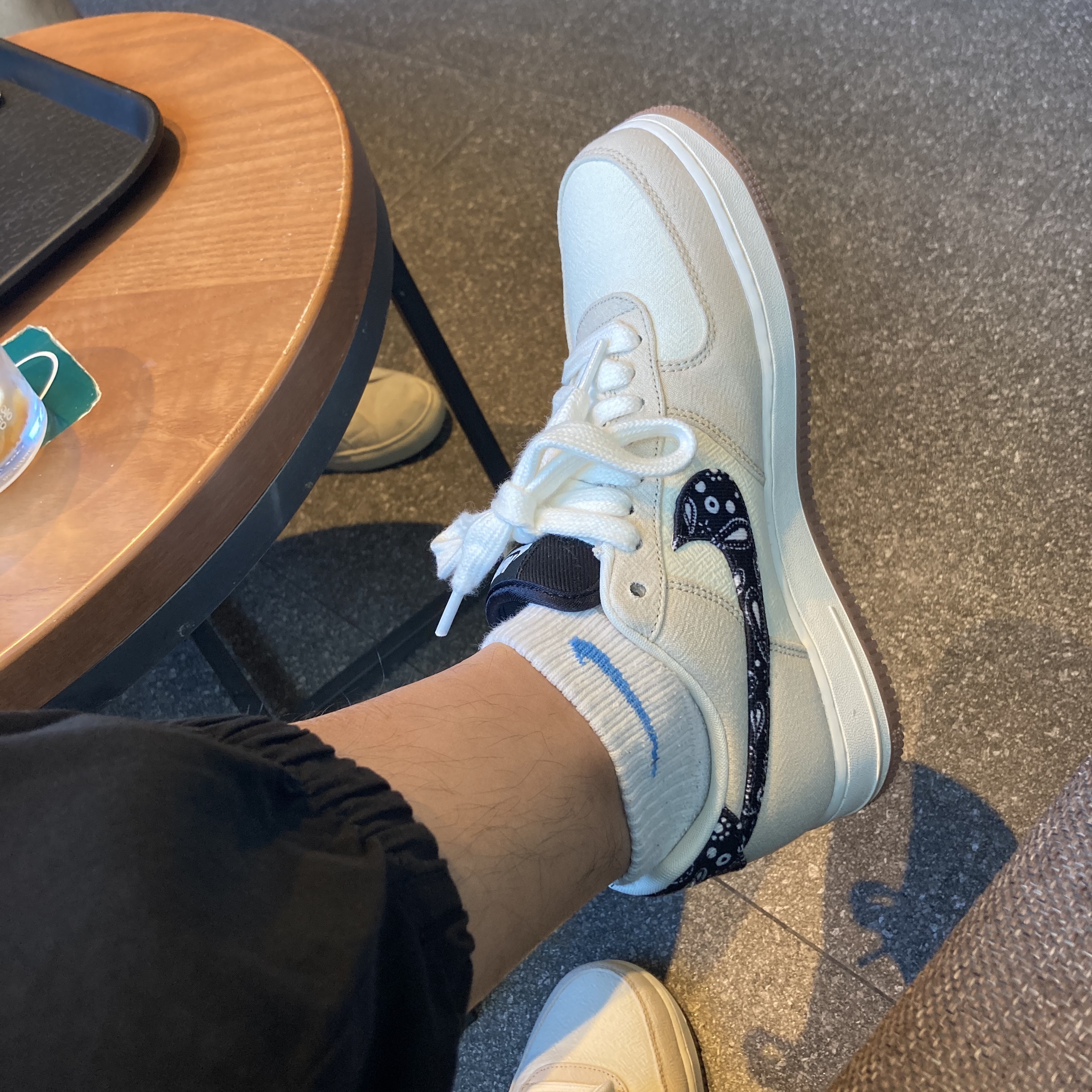 Nike Air Force 1 '07 LV8 Paisley Swoosh, Nike x Kasina Dunk Low 80's Bus 착용 스타일 - 2