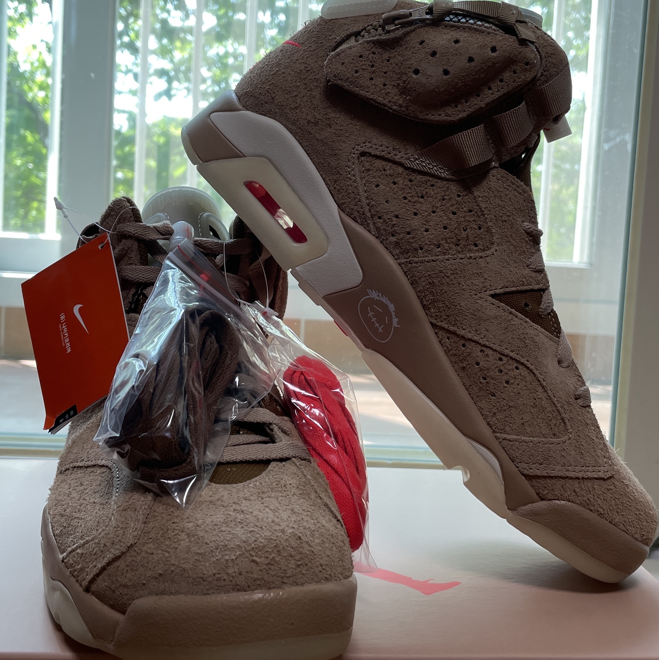 Jordan 6 x Travis Scott Retro SP British Khaki 착용 스타일 - 1