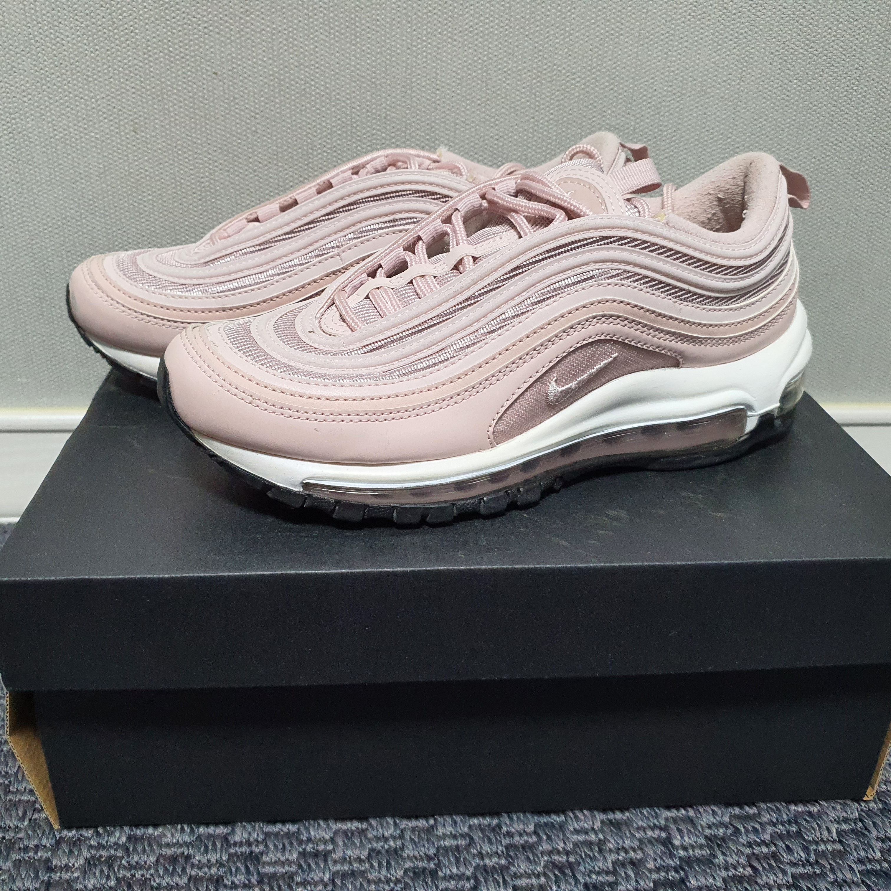 (W) Nike Air Max 97 Barely Rose Black Sole 착용 스타일