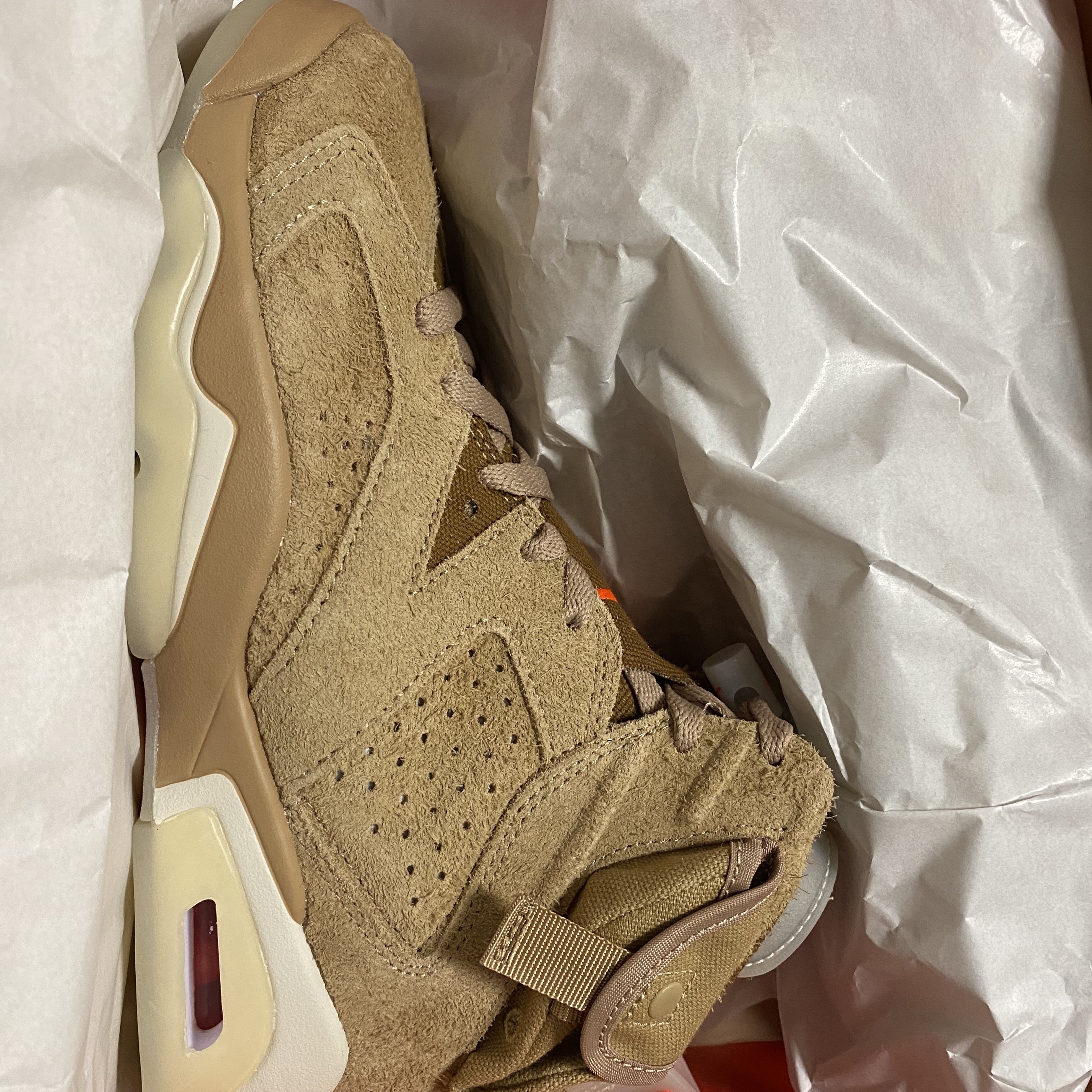 Jordan 6 x Travis Scott Retro SP British Khaki 착용 스타일