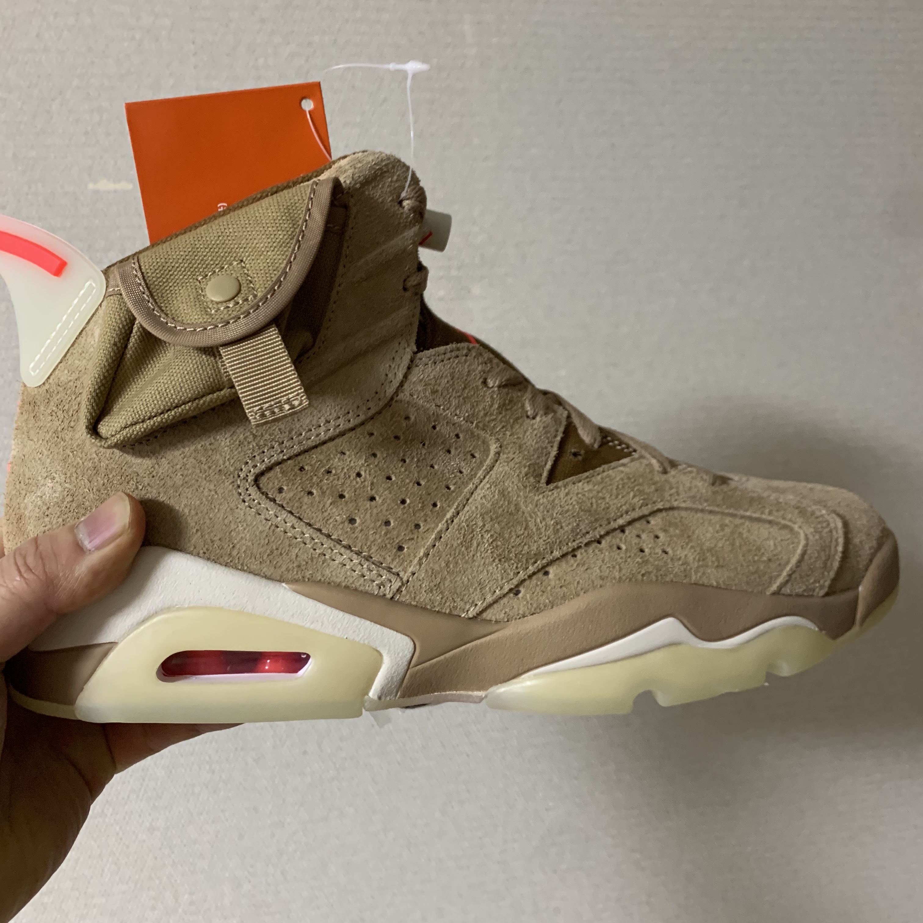Jordan 6 x Travis Scott Retro SP British Khaki 착용 스타일