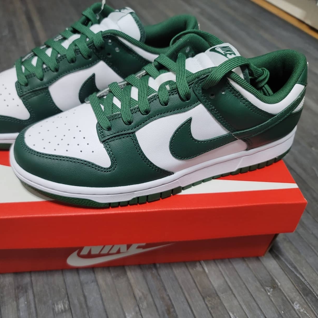 Nike Dunk Low Retro Varsity Green 착용 스타일 - 3