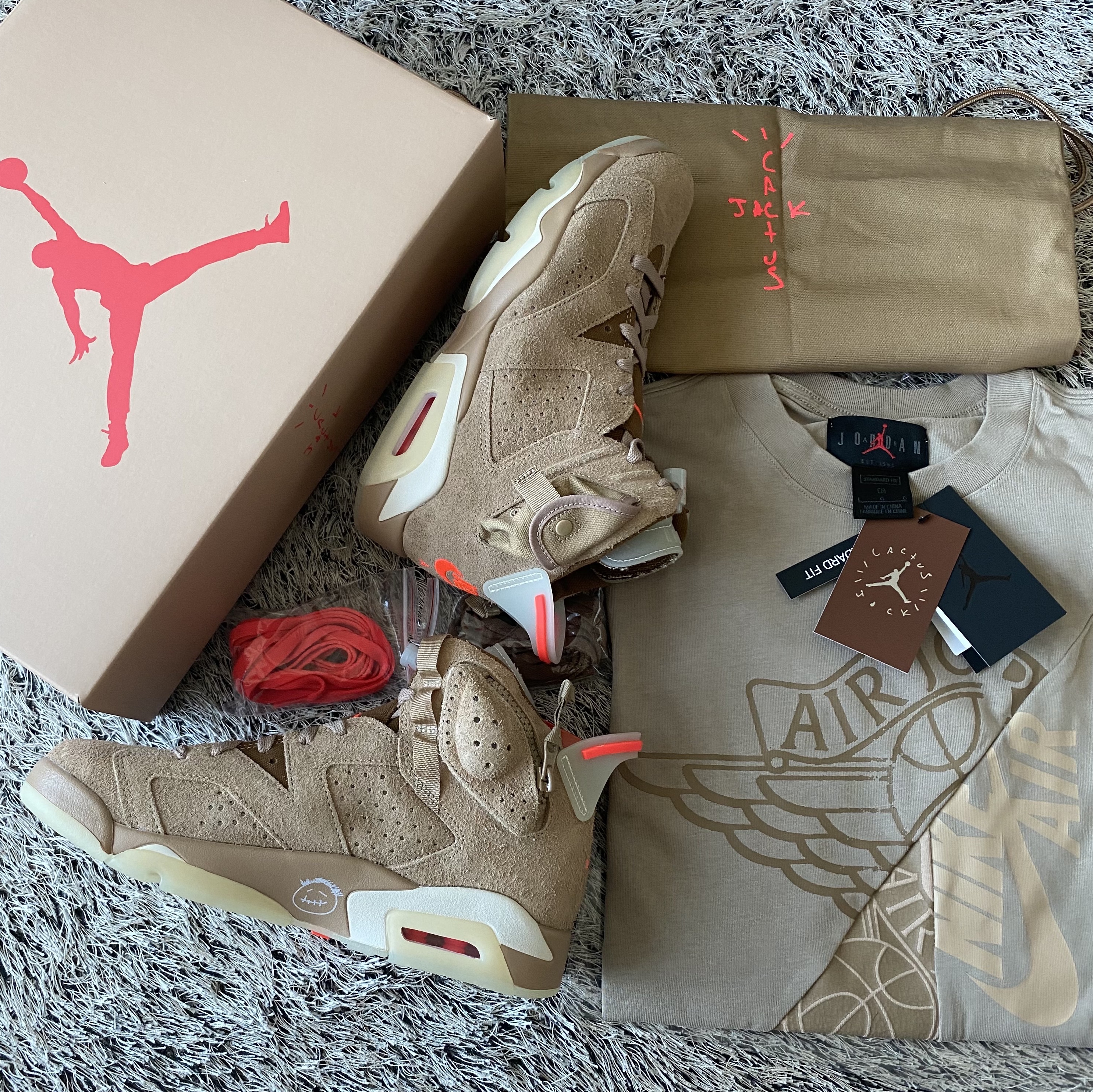 Jordan 6 x Travis Scott Retro SP British Khaki 착용 스타일