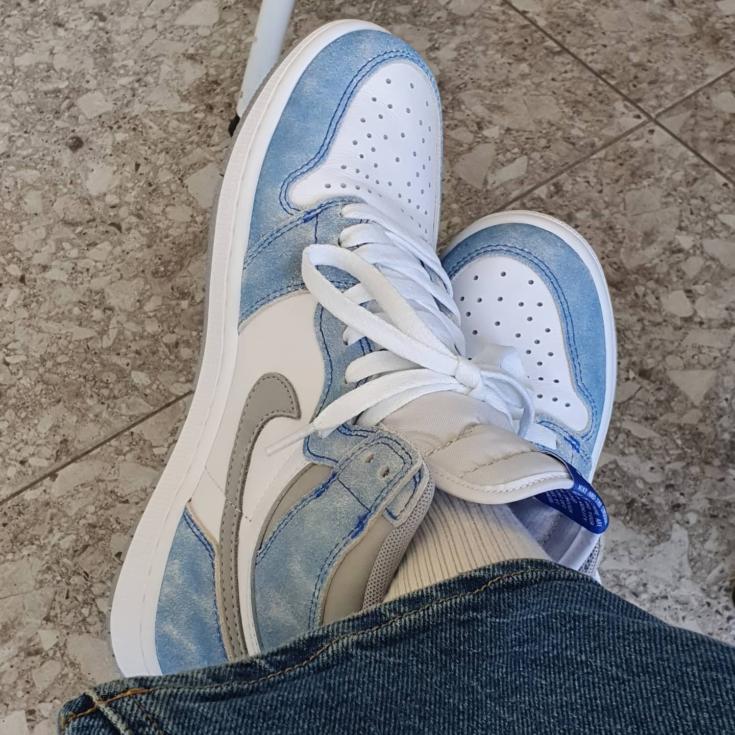 Jordan 1 Retro High OG Hyper Royal 착용 스타일 - 2