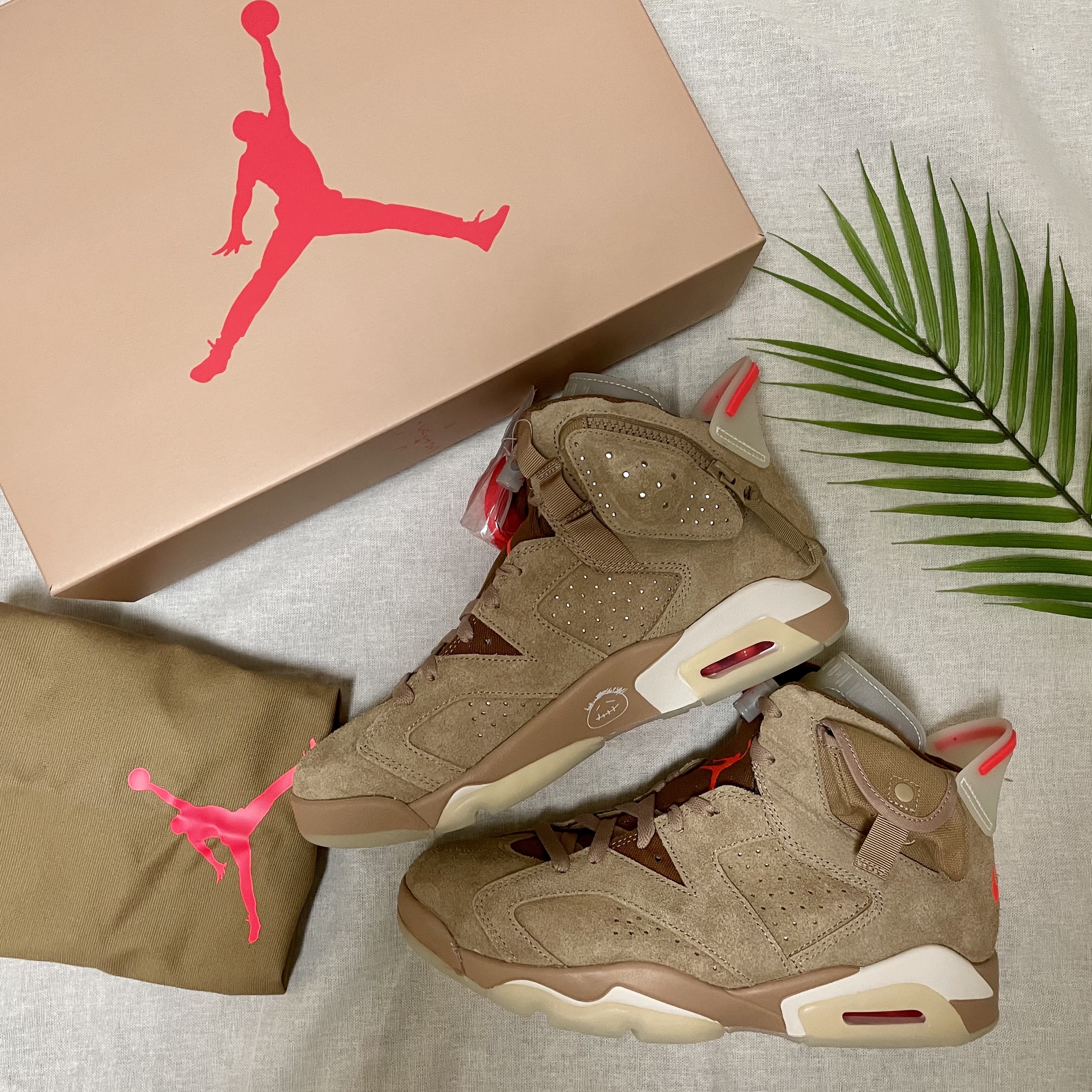 Jordan 6 x Travis Scott Retro SP British Khaki 착용 스타일 - 3