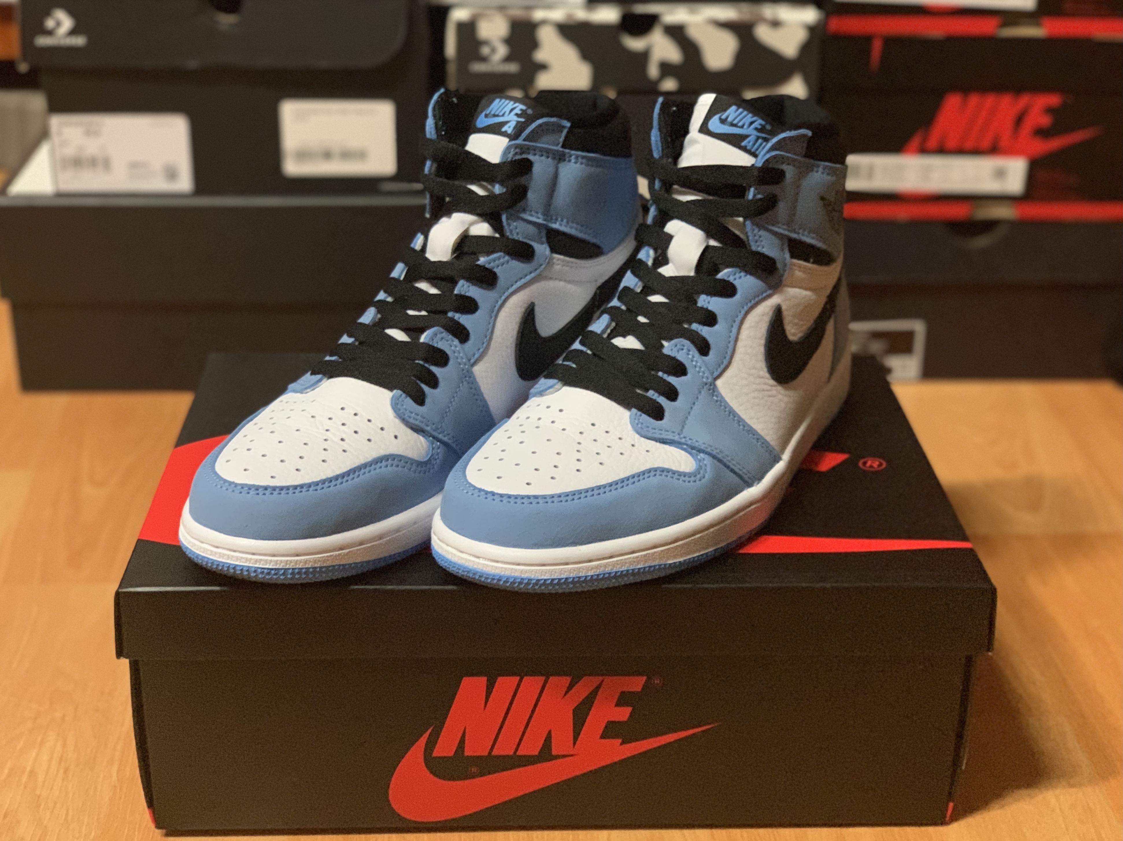 Jordan 1 Retro High OG University Blue 착용 스타일 - 1