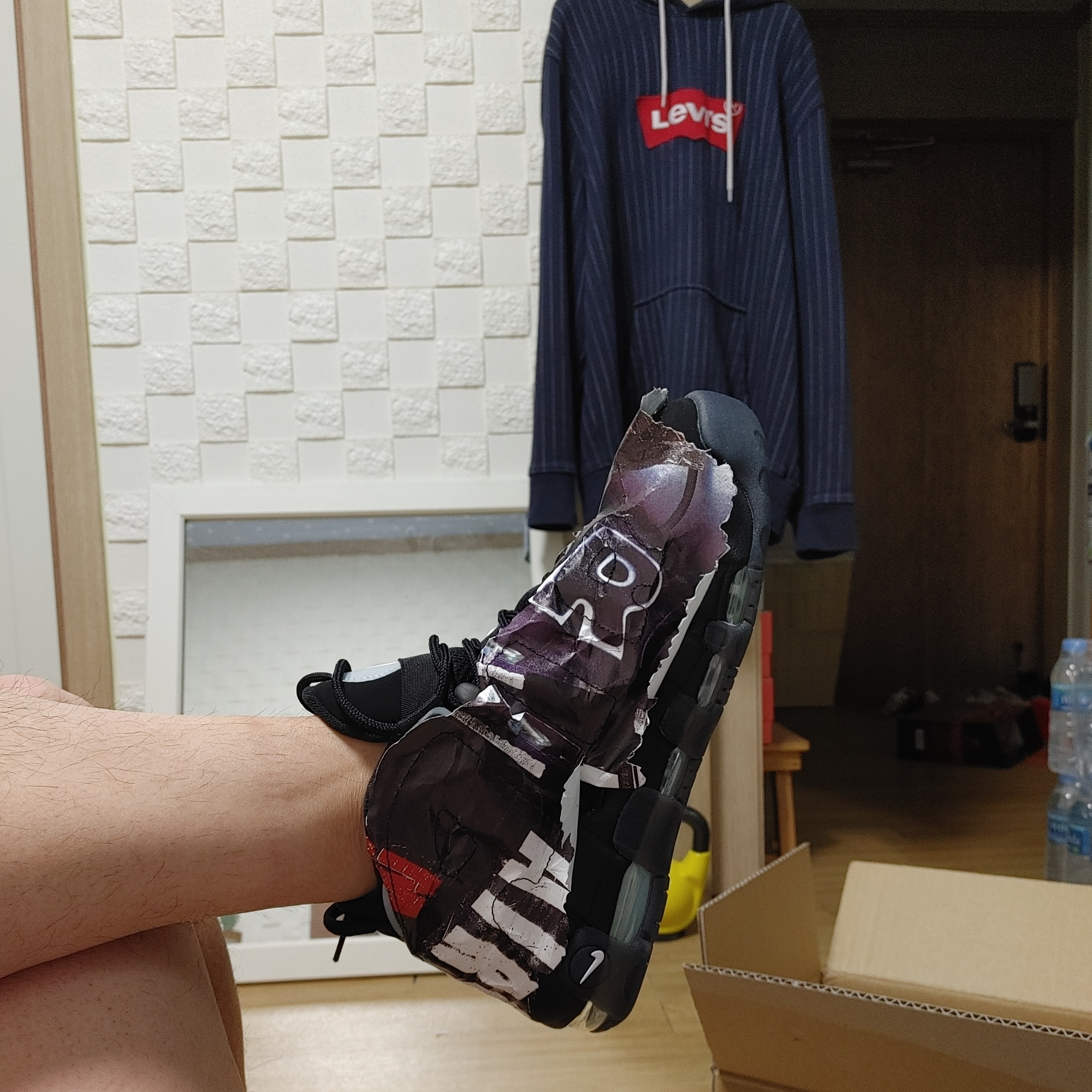 Nike Air More Uptempo 96 Maximum Volume 착용 스타일 - 1