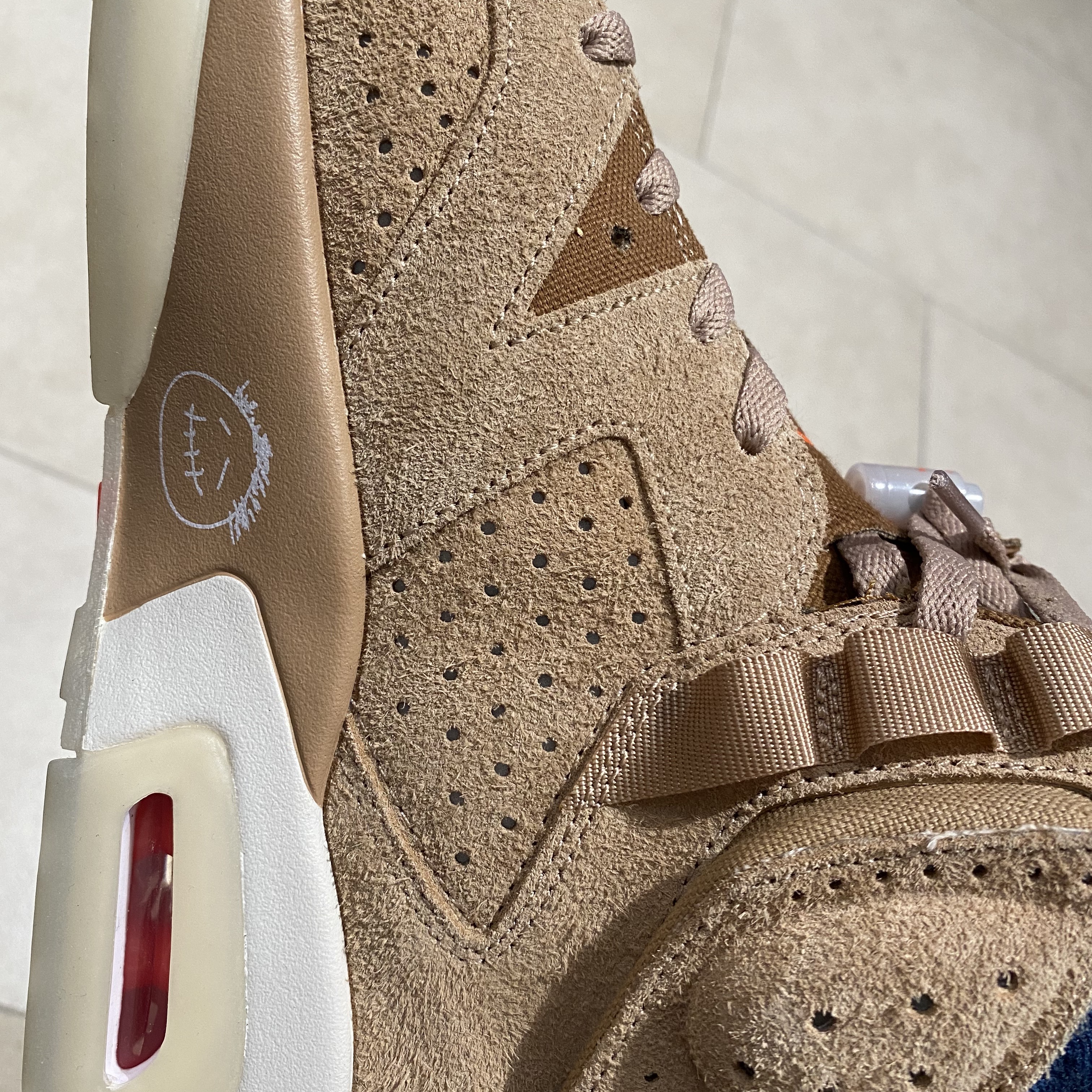 Jordan 6 x Travis Scott Retro SP British Khaki 착용 스타일 - 3