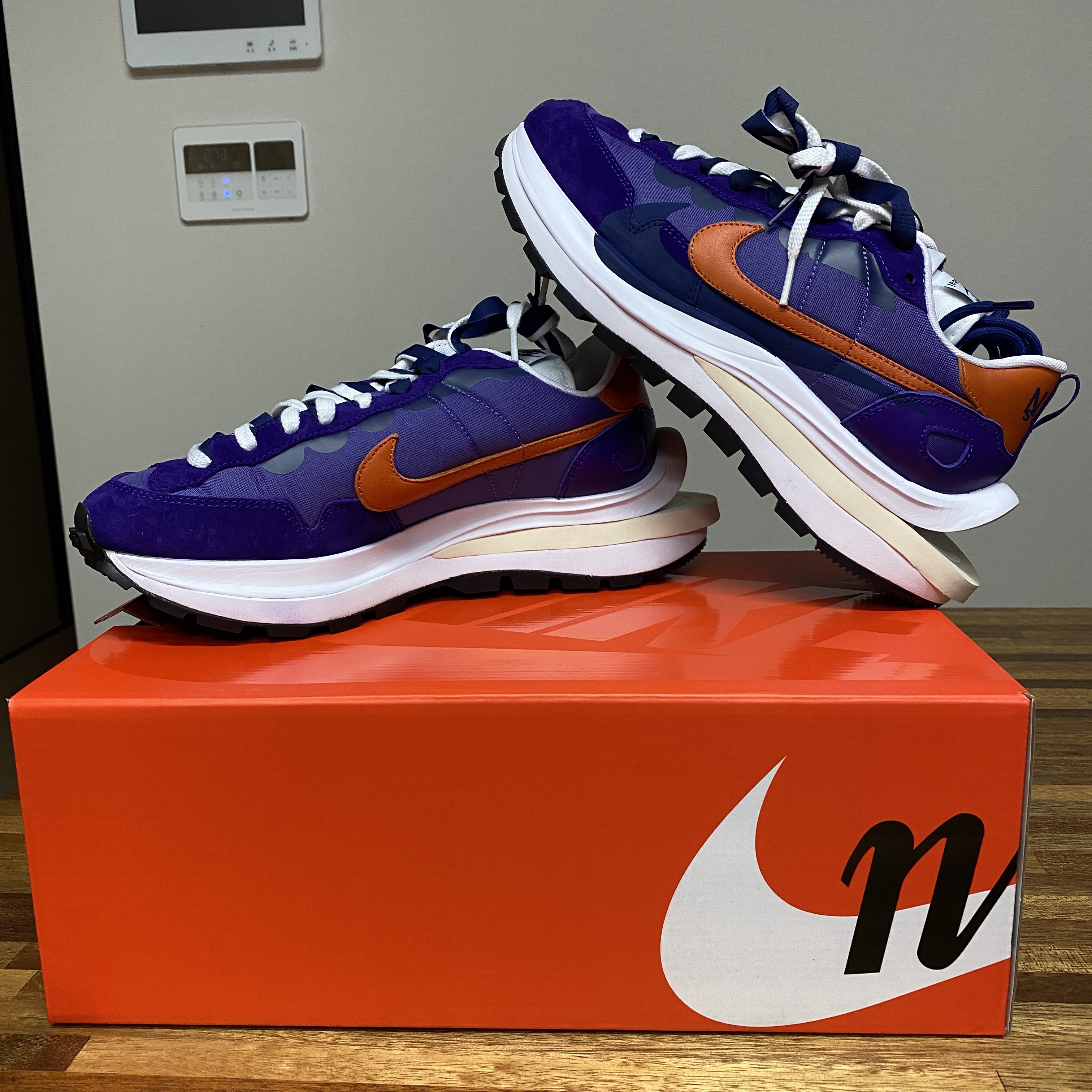 Nike x Sacai VaporWaffle Dark Iris 착용 스타일 - 2