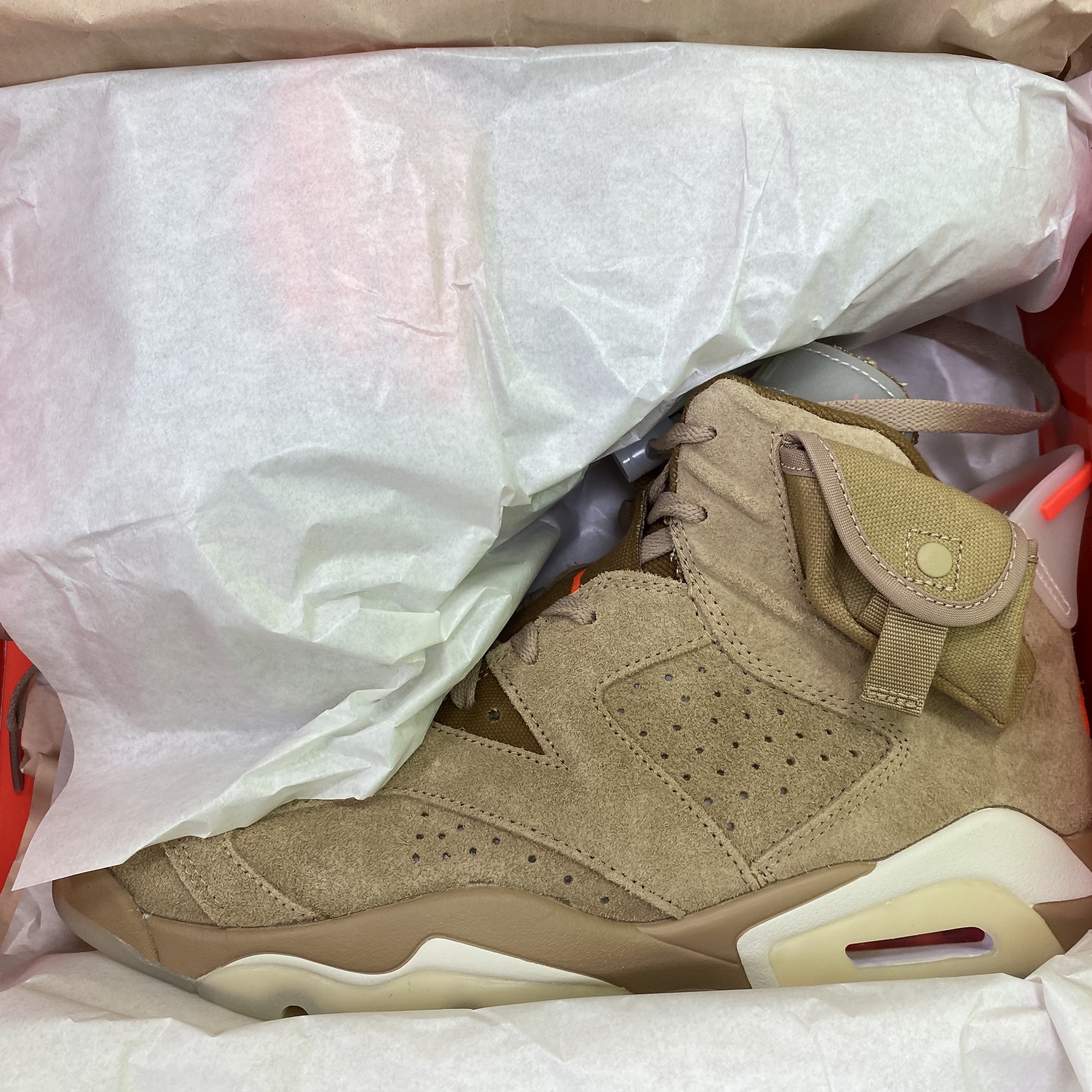 Jordan 6 x Travis Scott Retro SP British Khaki 착용 스타일 - 1
