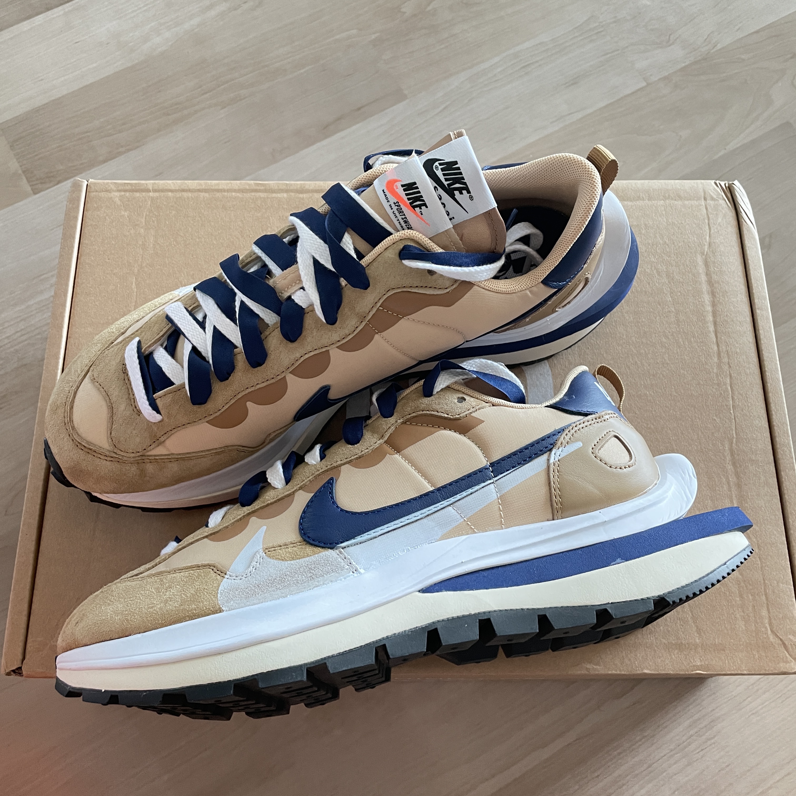 Nike x Sacai VaporWaffle Sesame and Blue Void 착용 스타일