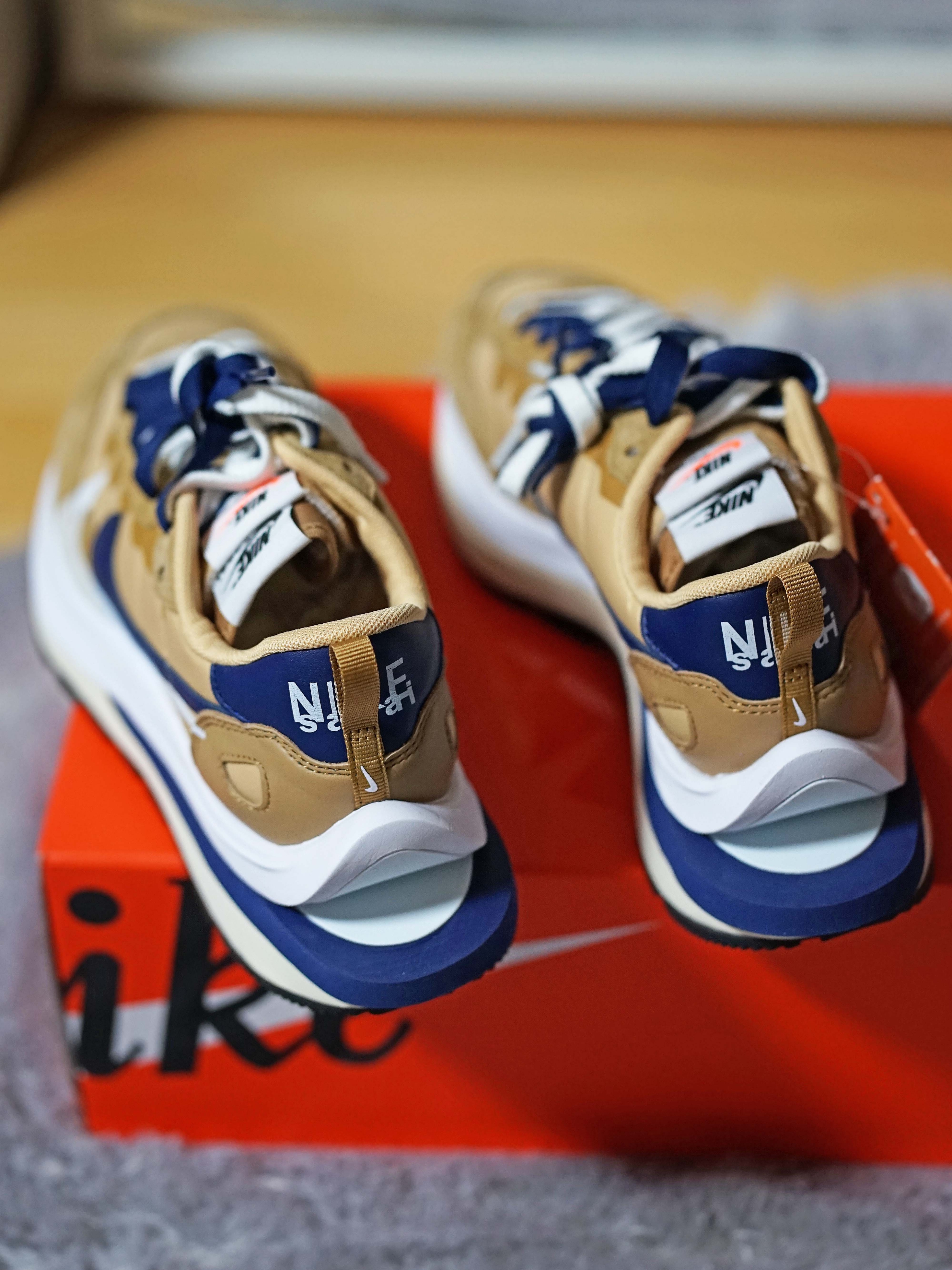 Nike x Sacai VaporWaffle Sesame and Blue Void 착용 스타일 - 2