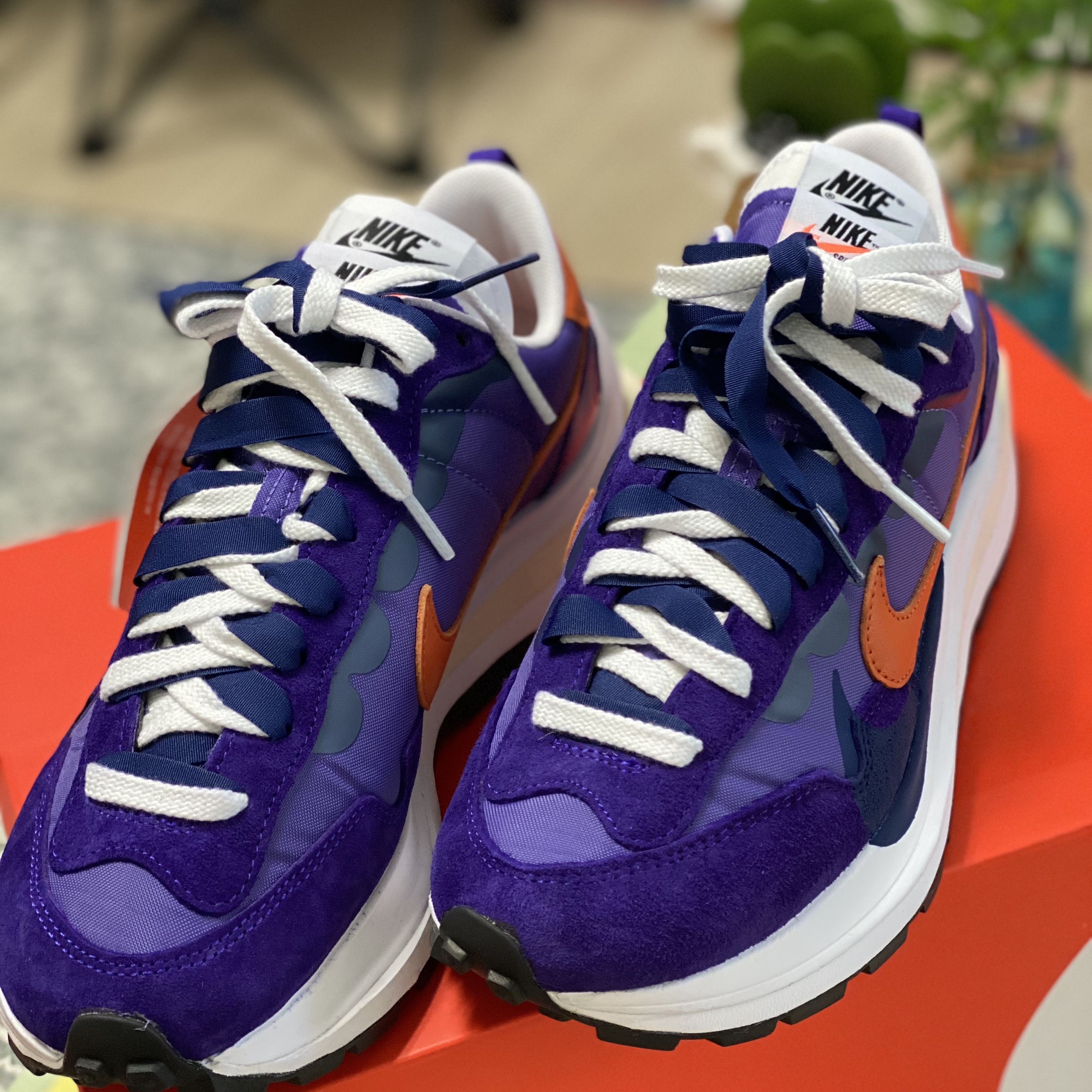Nike x Sacai VaporWaffle Dark Iris 착용 스타일 - 3