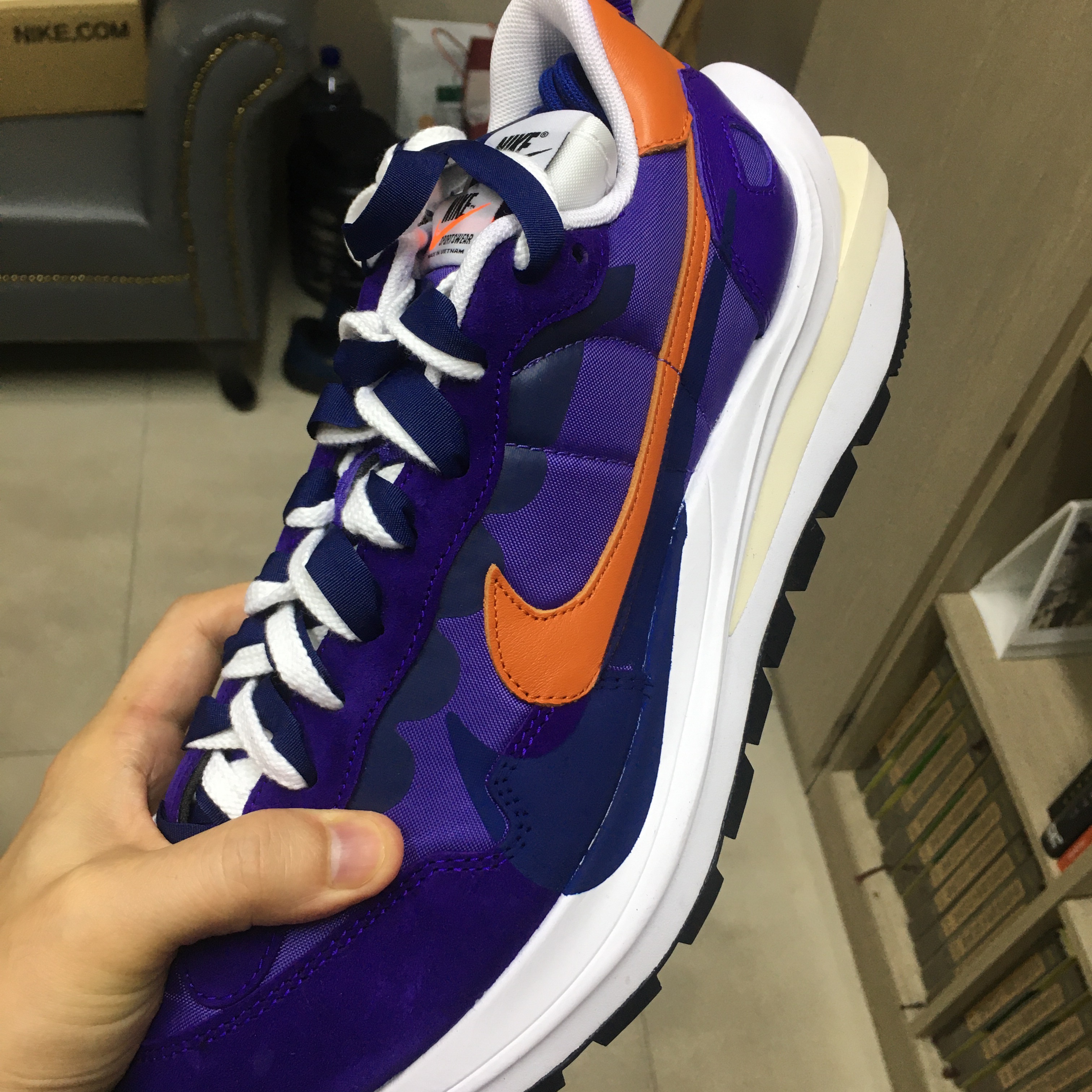 Nike x Sacai VaporWaffle Dark Iris 착용 스타일 - 2