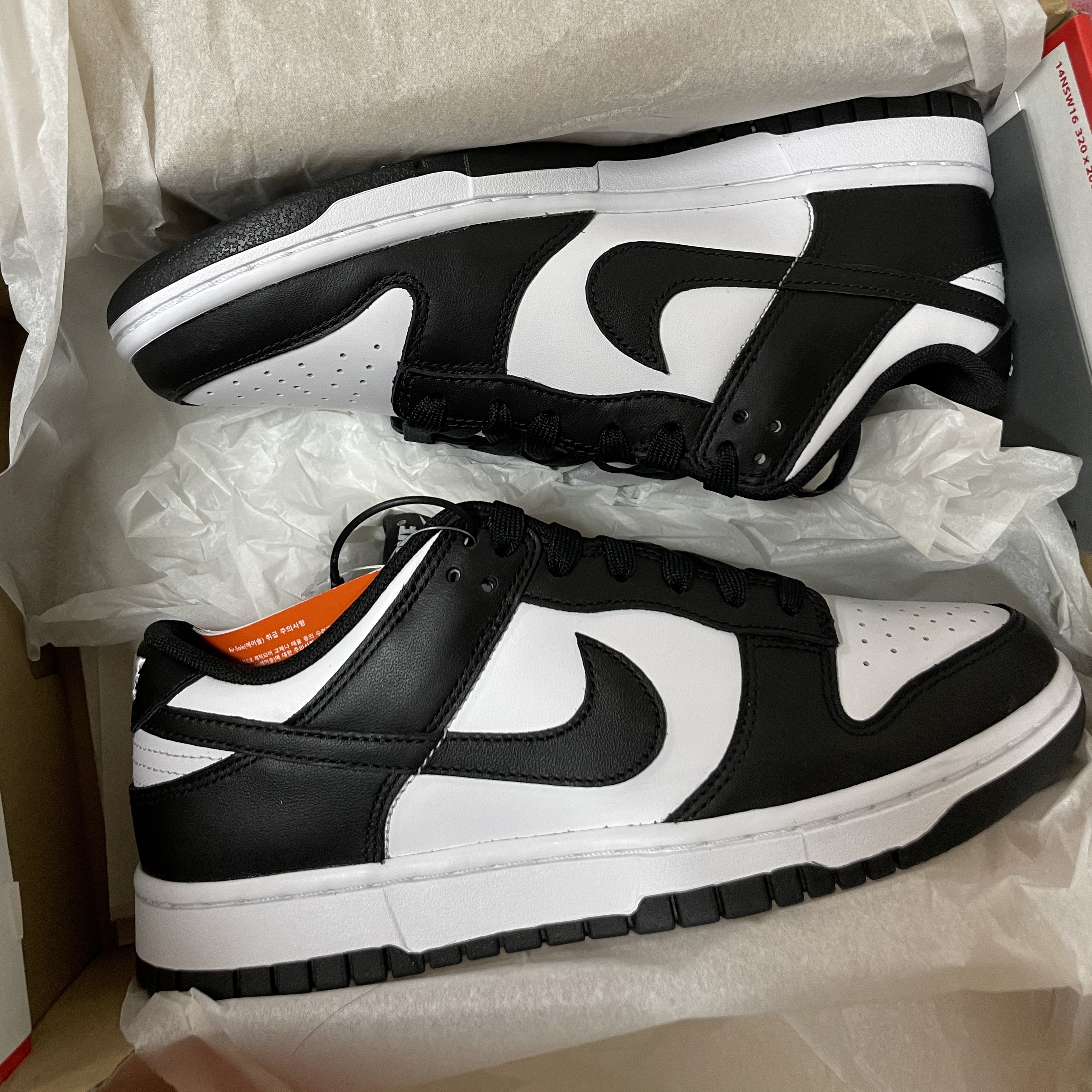 Nike Dunk Low Retro Black 착용 스타일 - 2