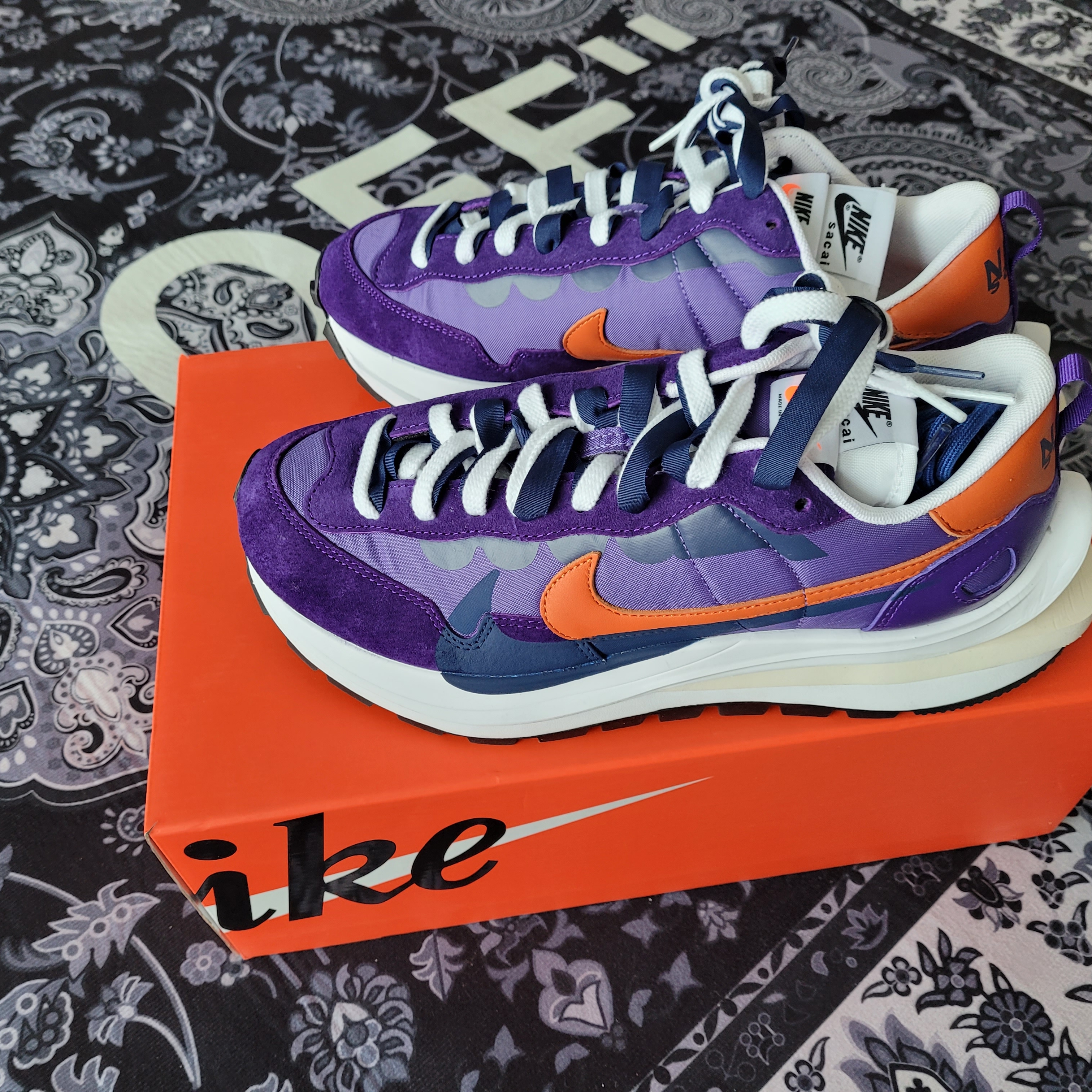 Nike x Sacai VaporWaffle Dark Iris 착용 스타일