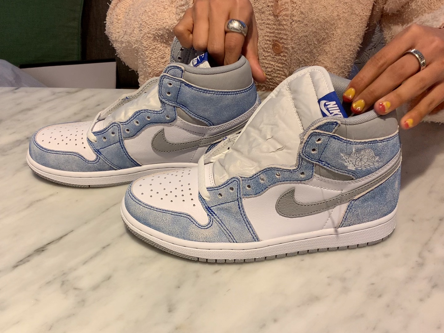 Jordan 1 Retro High OG Hyper Royal 착용 스타일 - 2